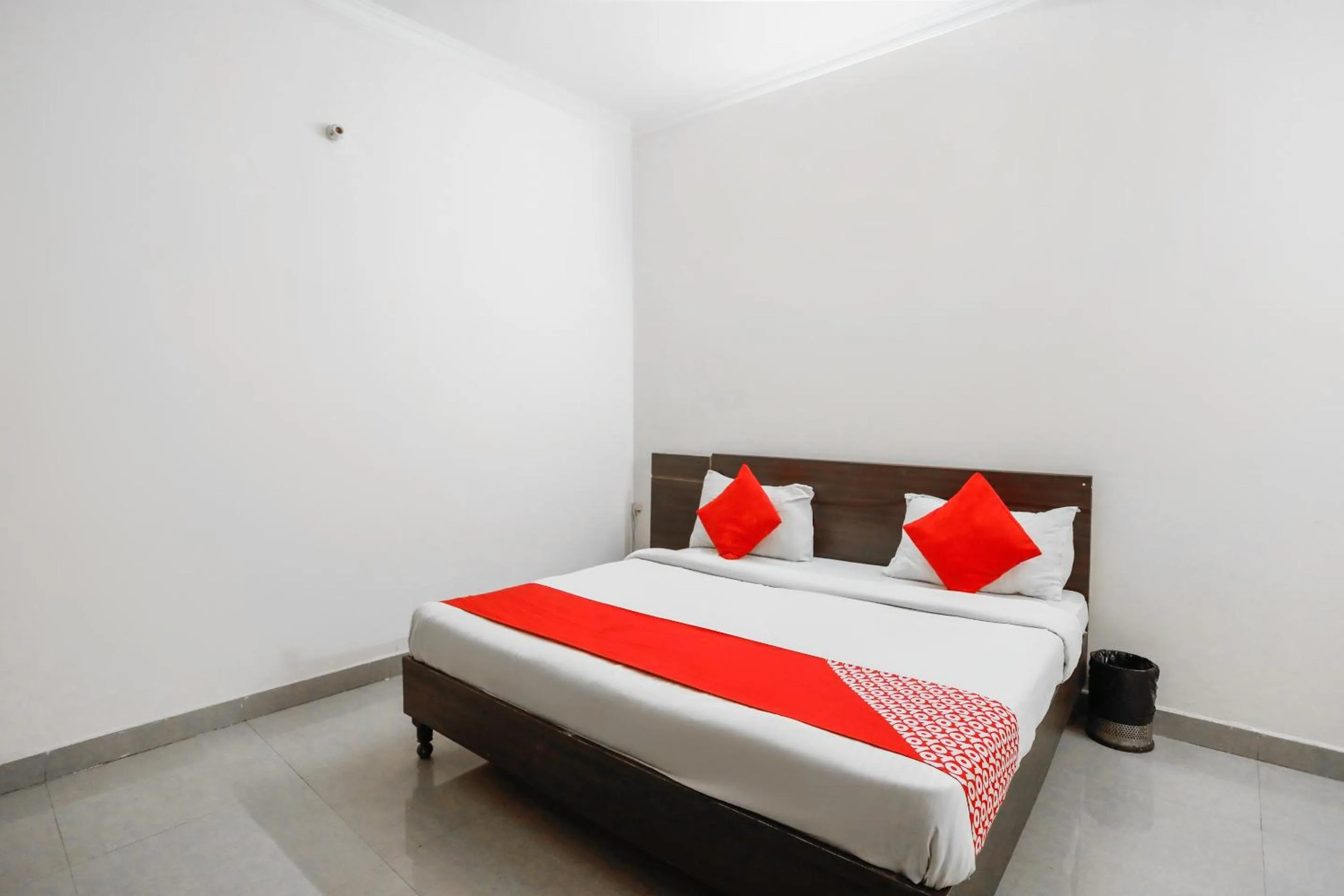 Bedroom, Bed in Hotel O Av Residency Near Botanic Garden Of Indian Republic