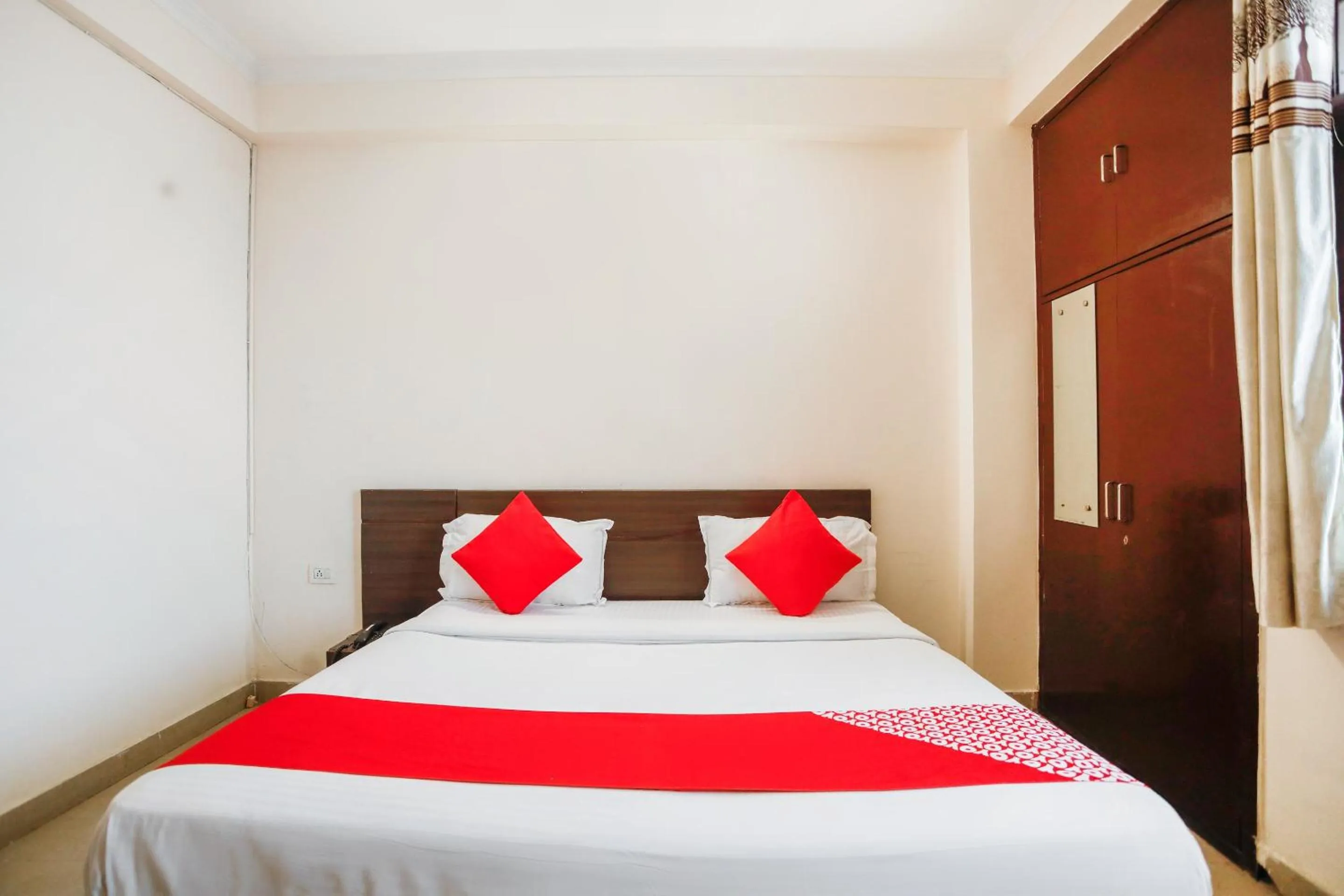 Bedroom, Bed in Hotel O Av Residency Near Botanic Garden Of Indian Republic