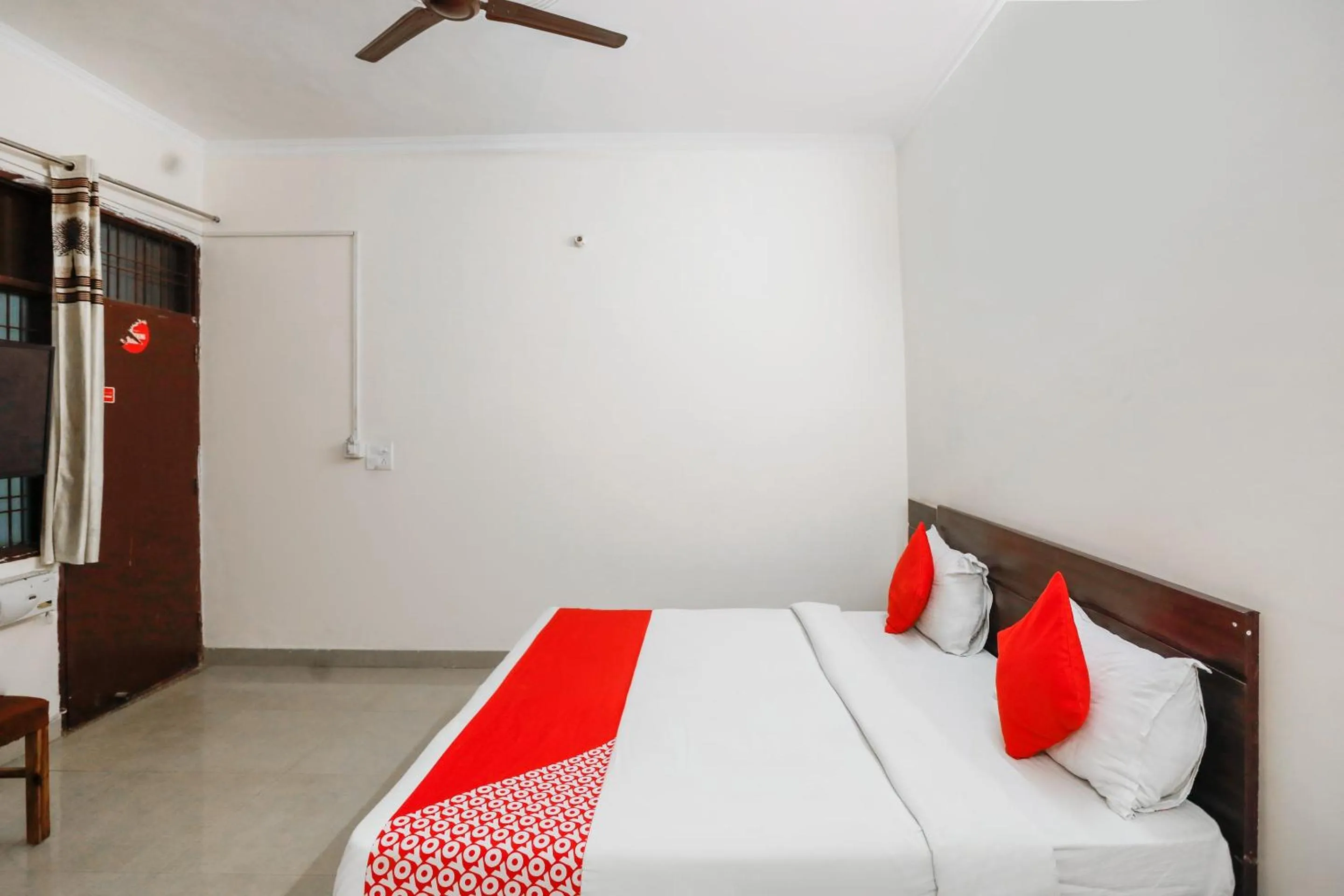 Bedroom, Bed in Hotel O Av Residency Near Botanic Garden Of Indian Republic