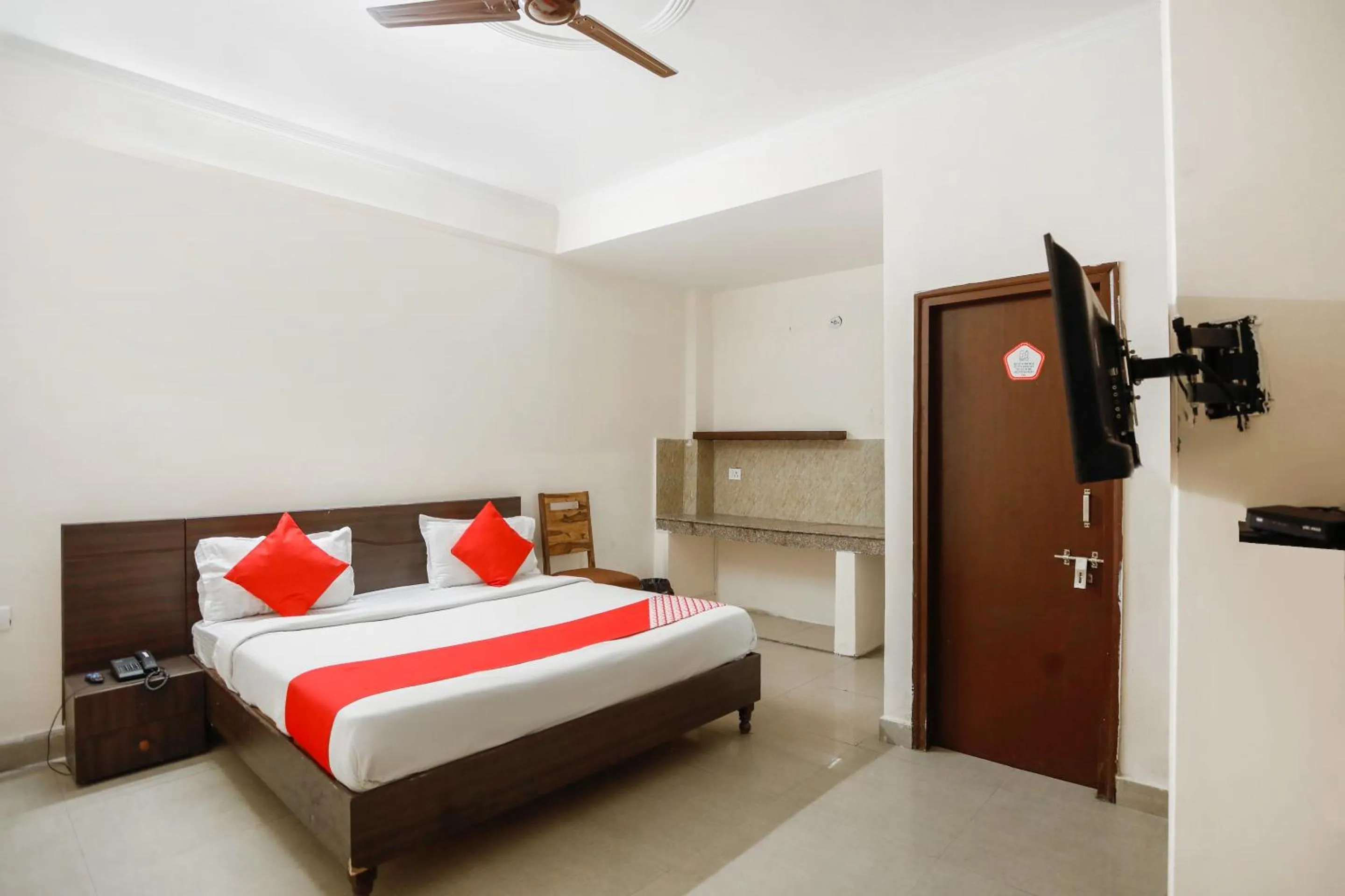 Bedroom, Bed in Hotel O Av Residency Near Botanic Garden Of Indian Republic