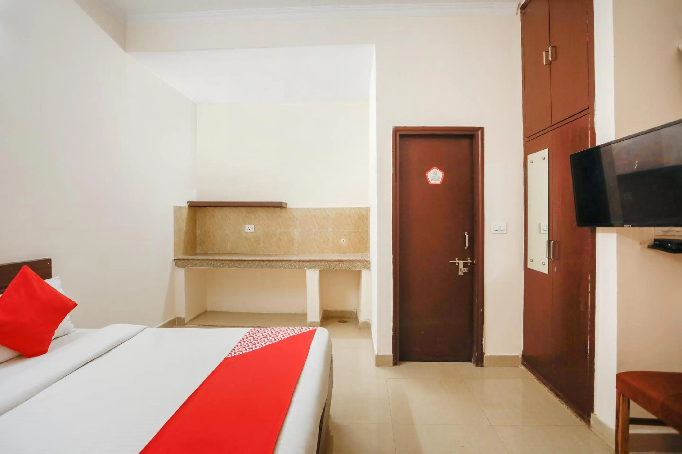Bedroom, Bed in Hotel O Av Residency Near Botanic Garden Of Indian Republic