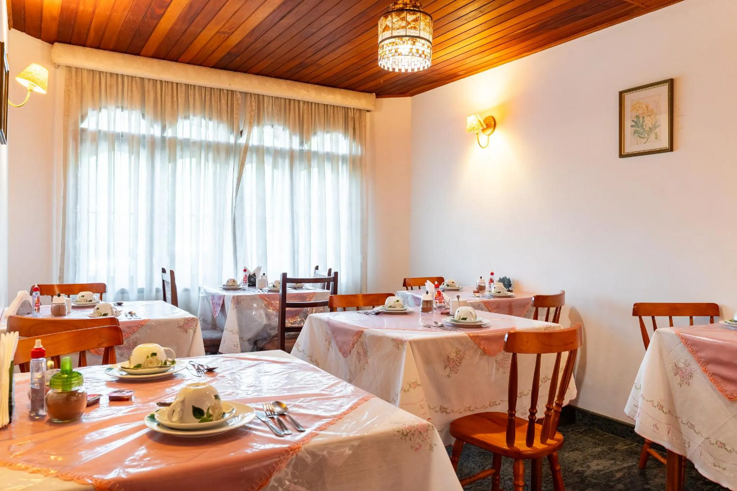 Buffet breakfast in Pousada Recanto Sião