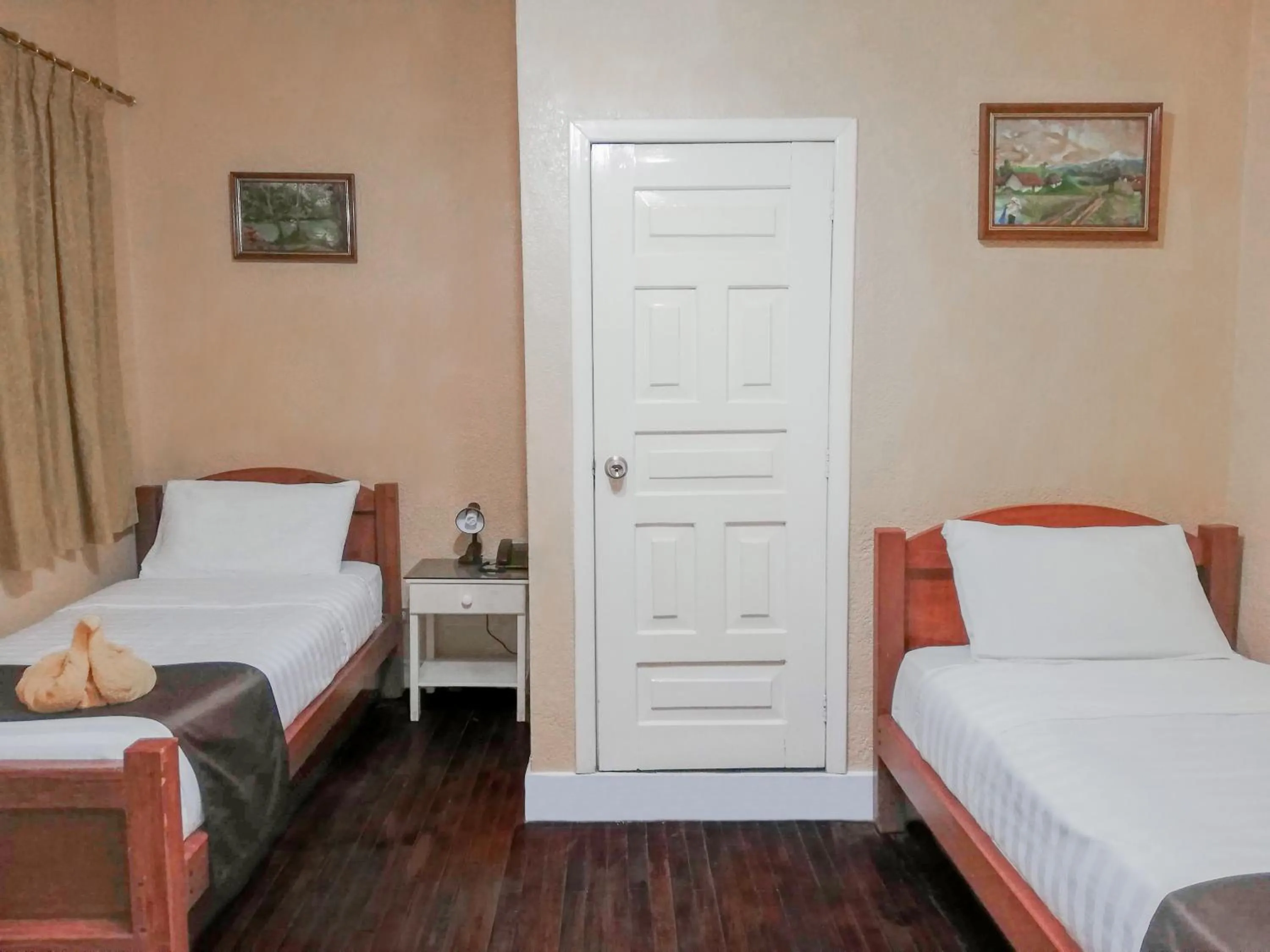 Bed in Hostal Loro Verde