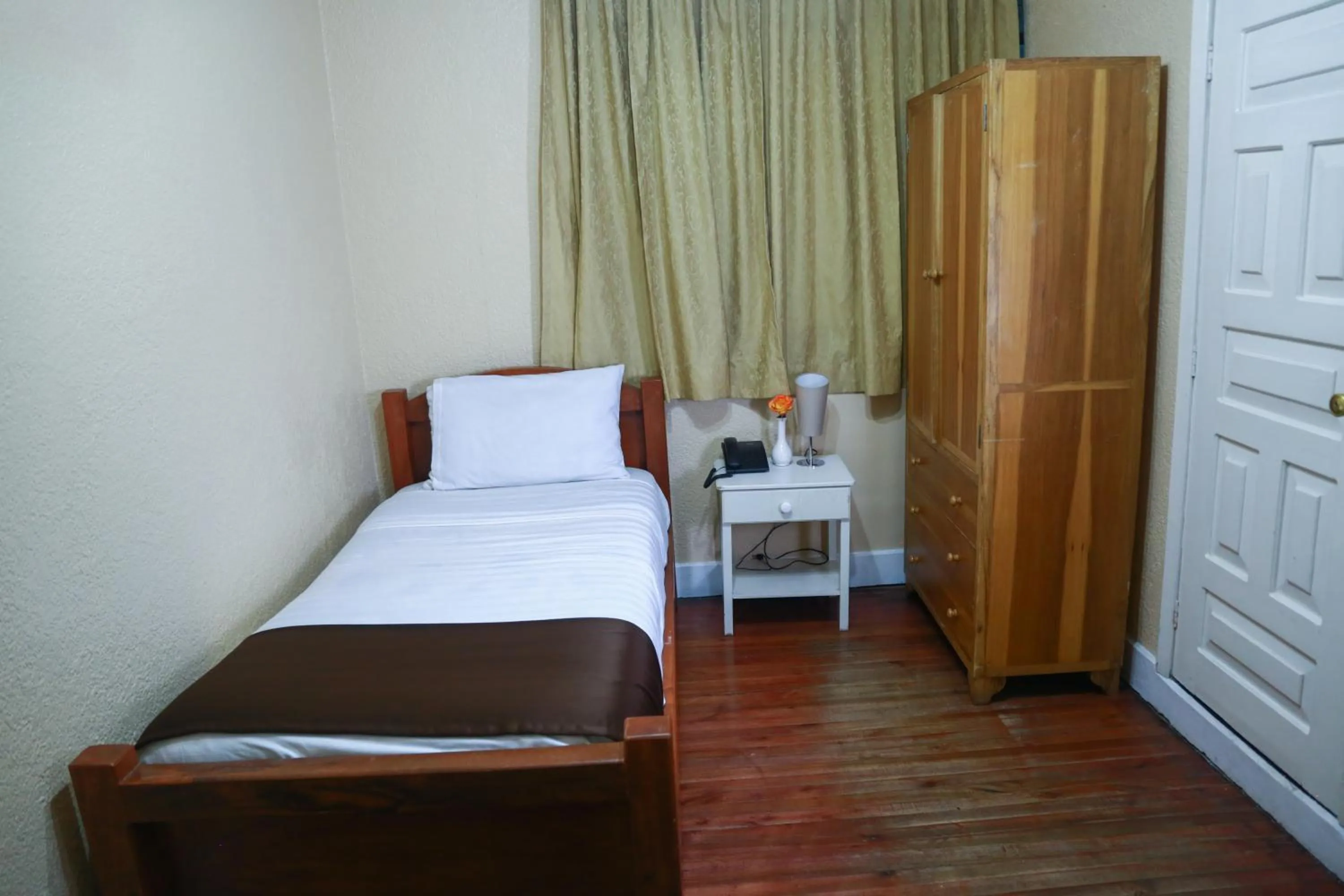 Bed in Hostal Loro Verde
