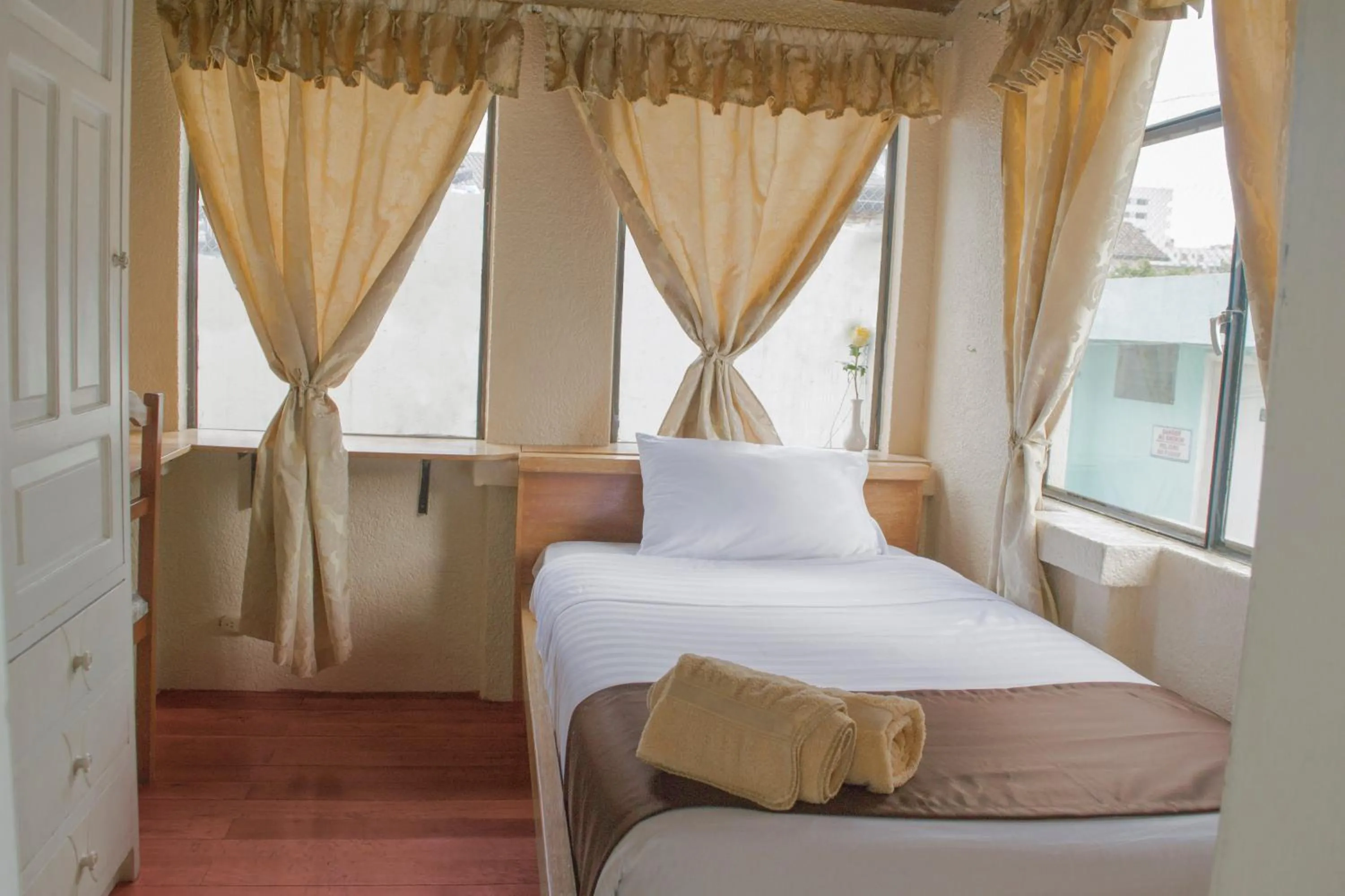 Bed in Hostal Loro Verde