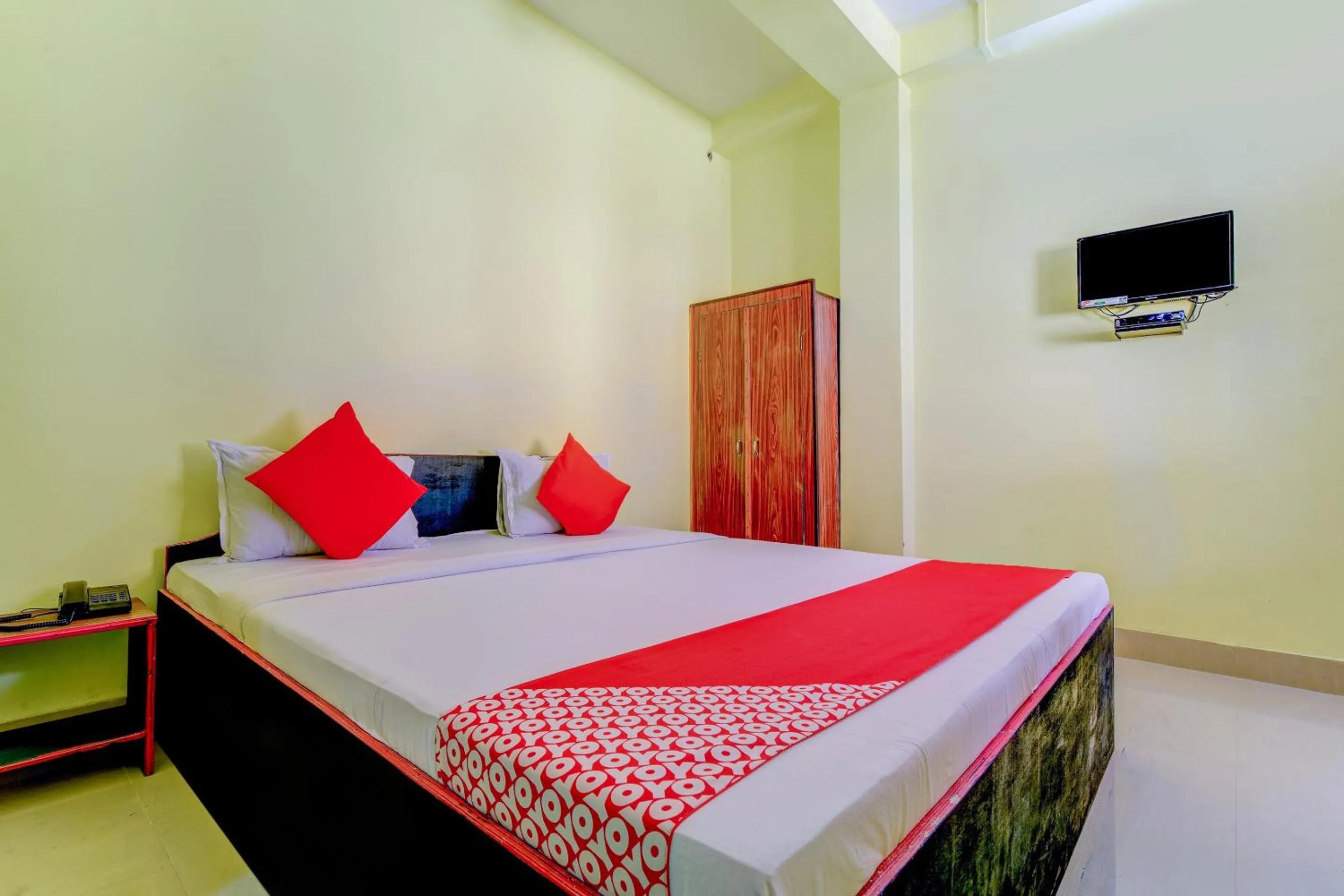 Bedroom in Hotel O Matri Smriti