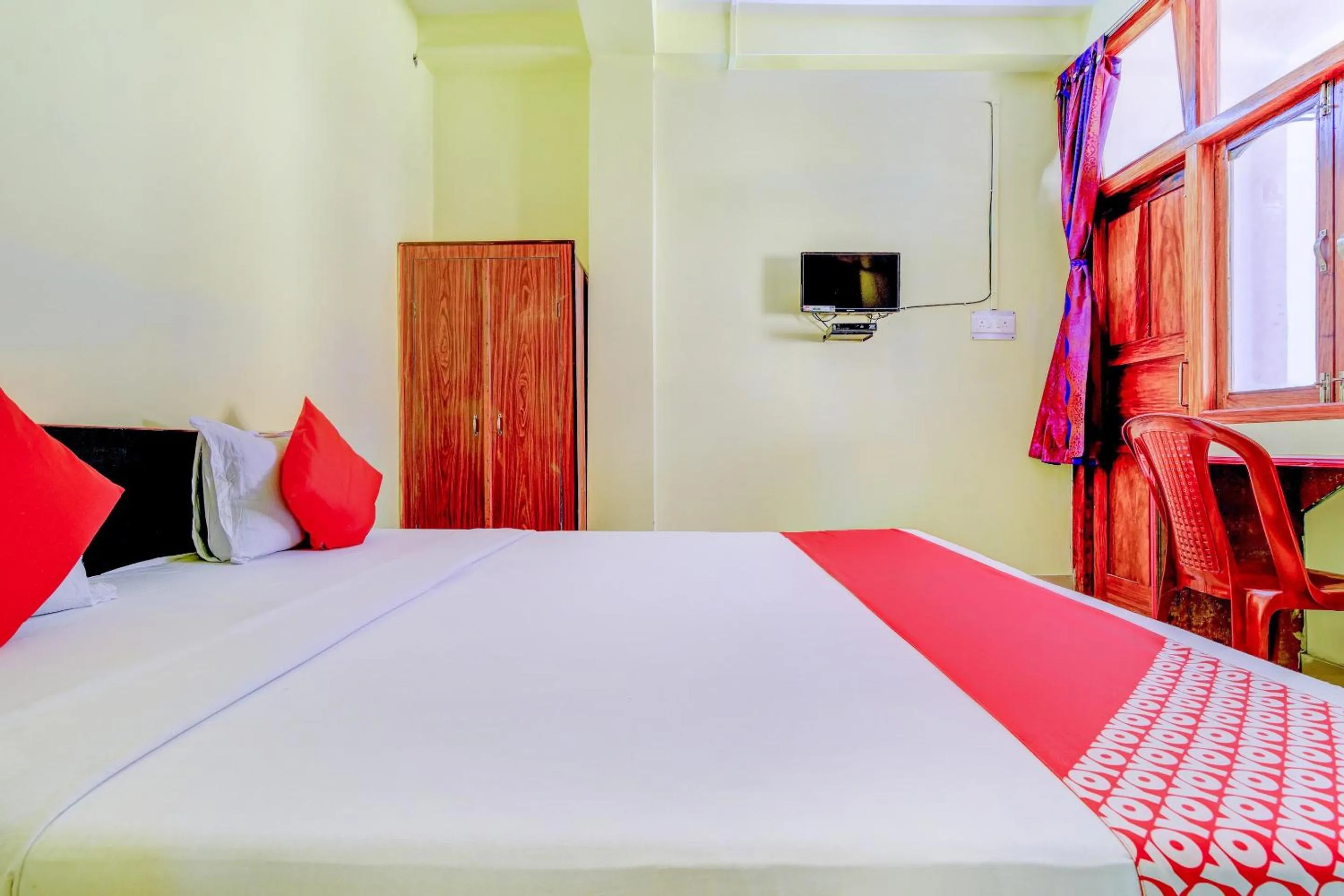 Bedroom in Hotel O Matri Smriti