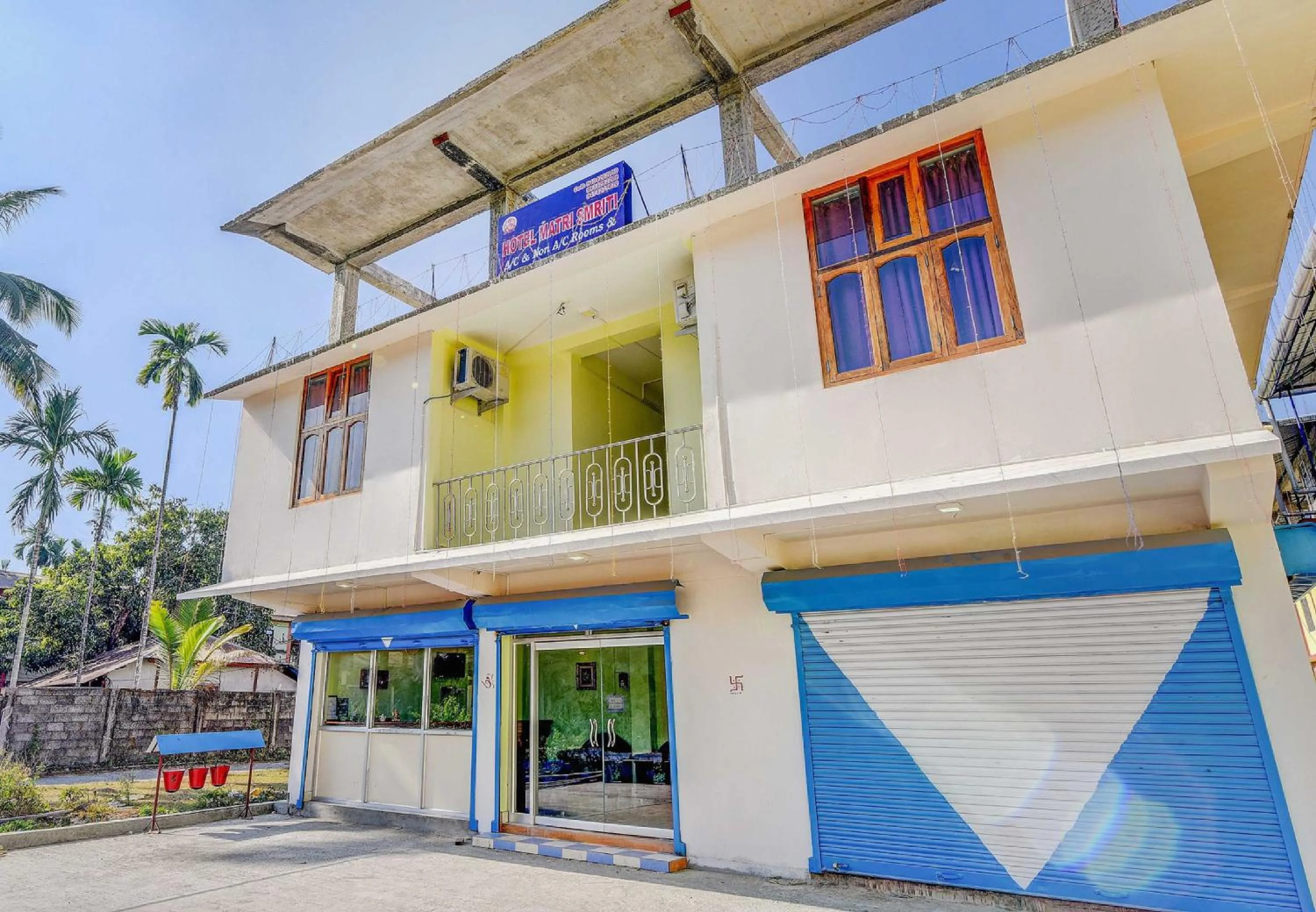 Facade/entrance in Hotel O Matri Smriti