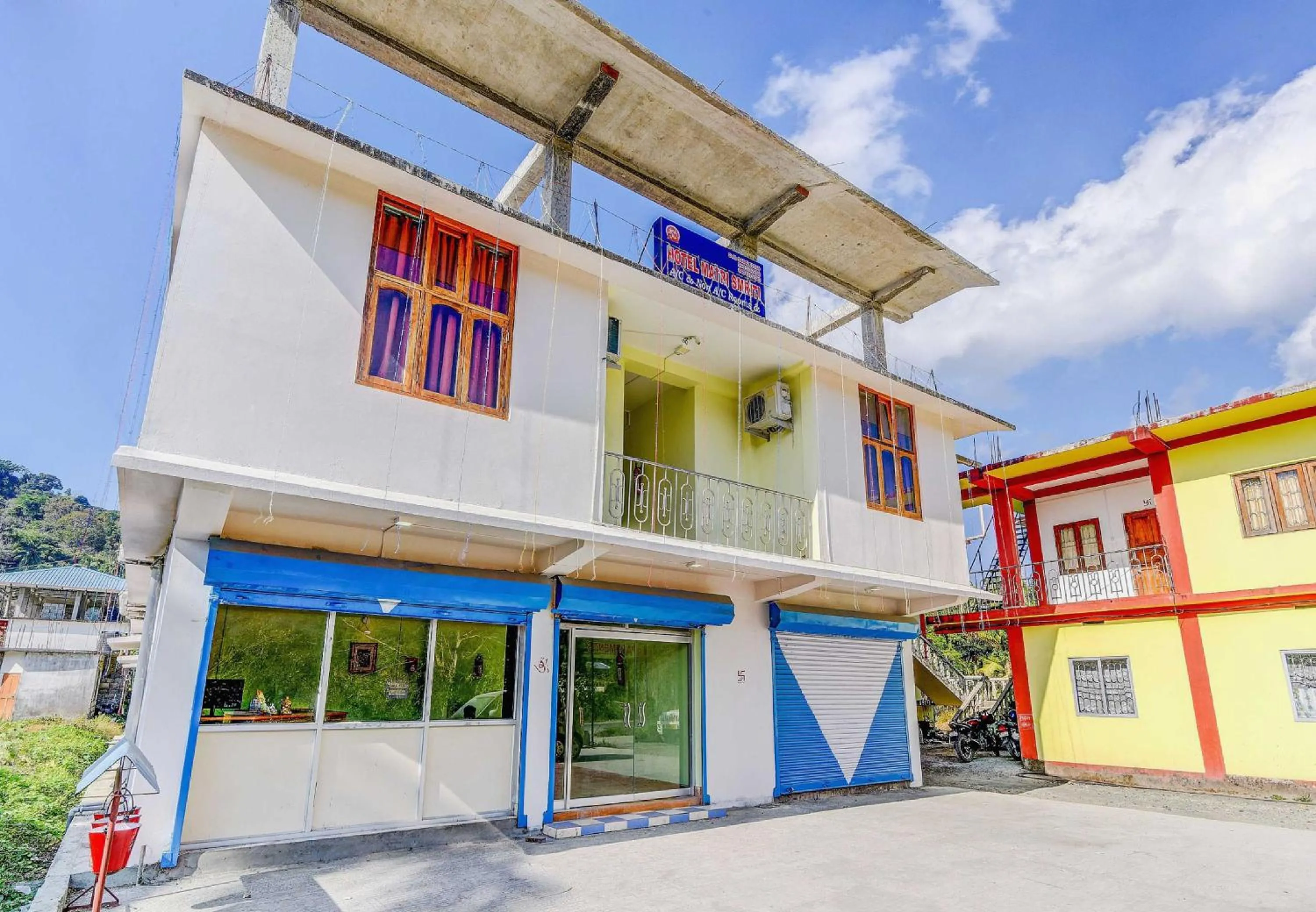 Facade/entrance in Hotel O Matri Smriti