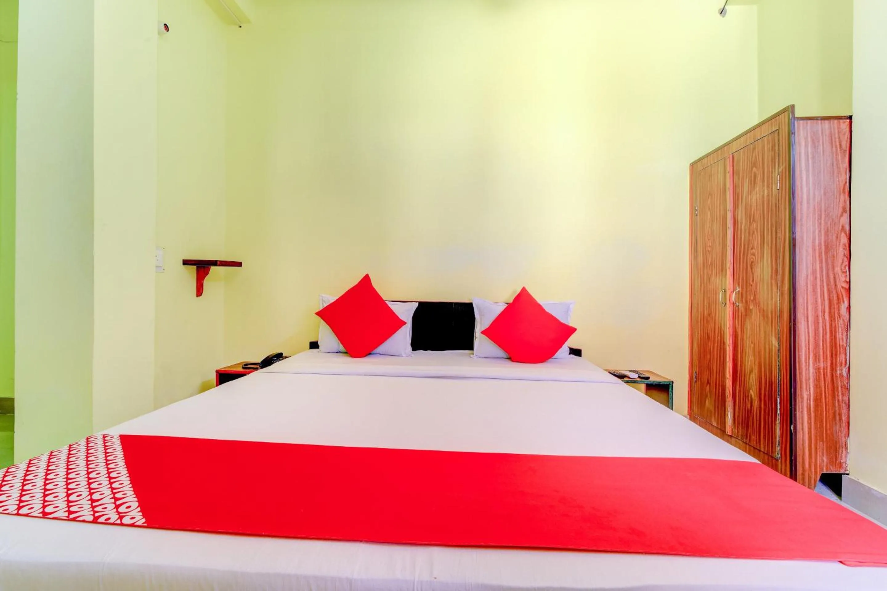 Bedroom in Hotel O Matri Smriti