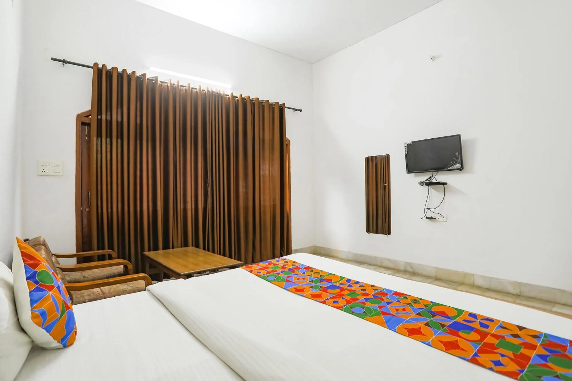 Communal lounge/ TV room, Bed in Via Prashansa Palace - Banaras Railway Station