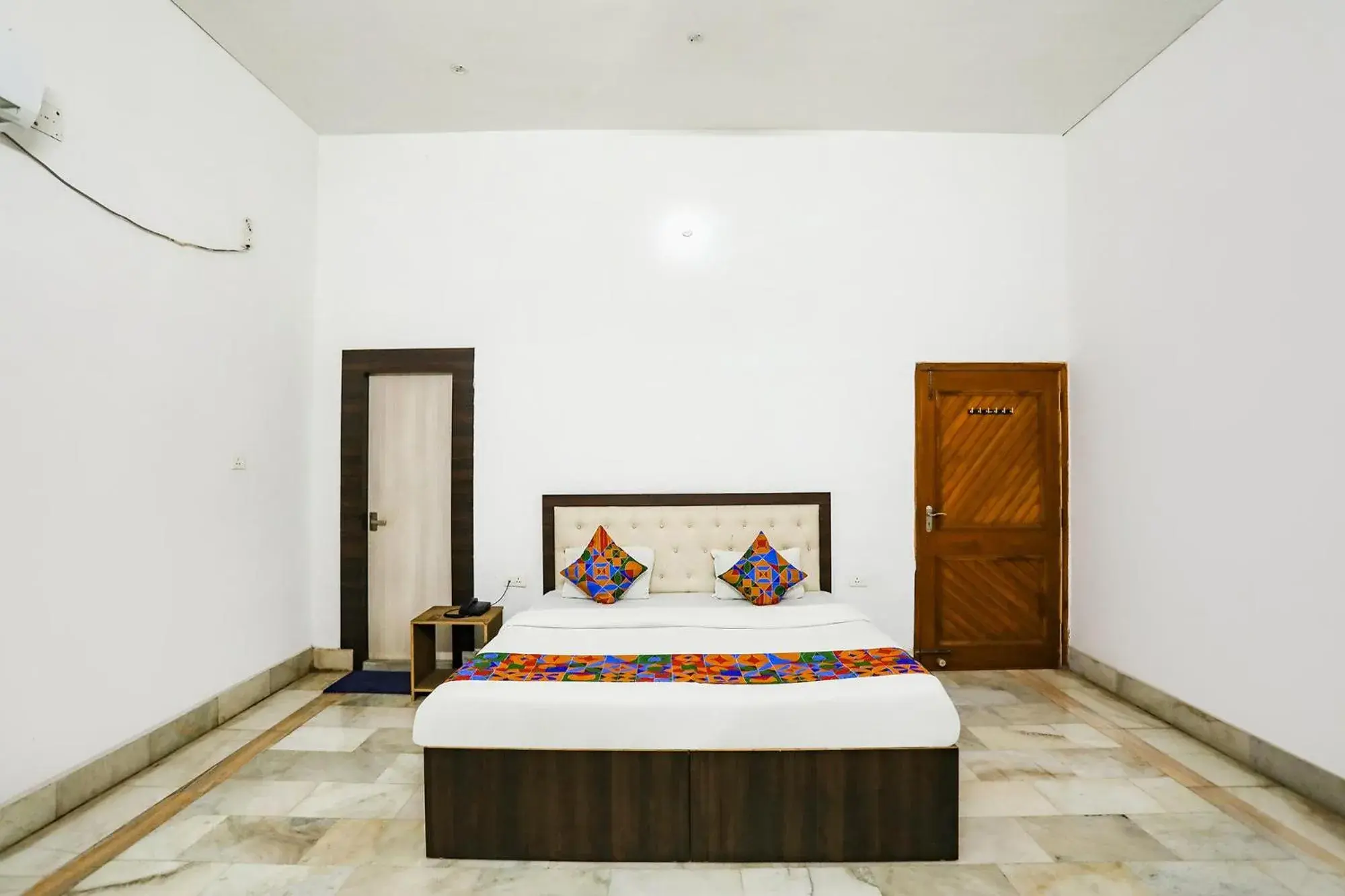 Bed in Via Prashansa Palace - Nr Banaras Railway Station Bed in Via Prashansa Palace - Nr Banaras Railway Station