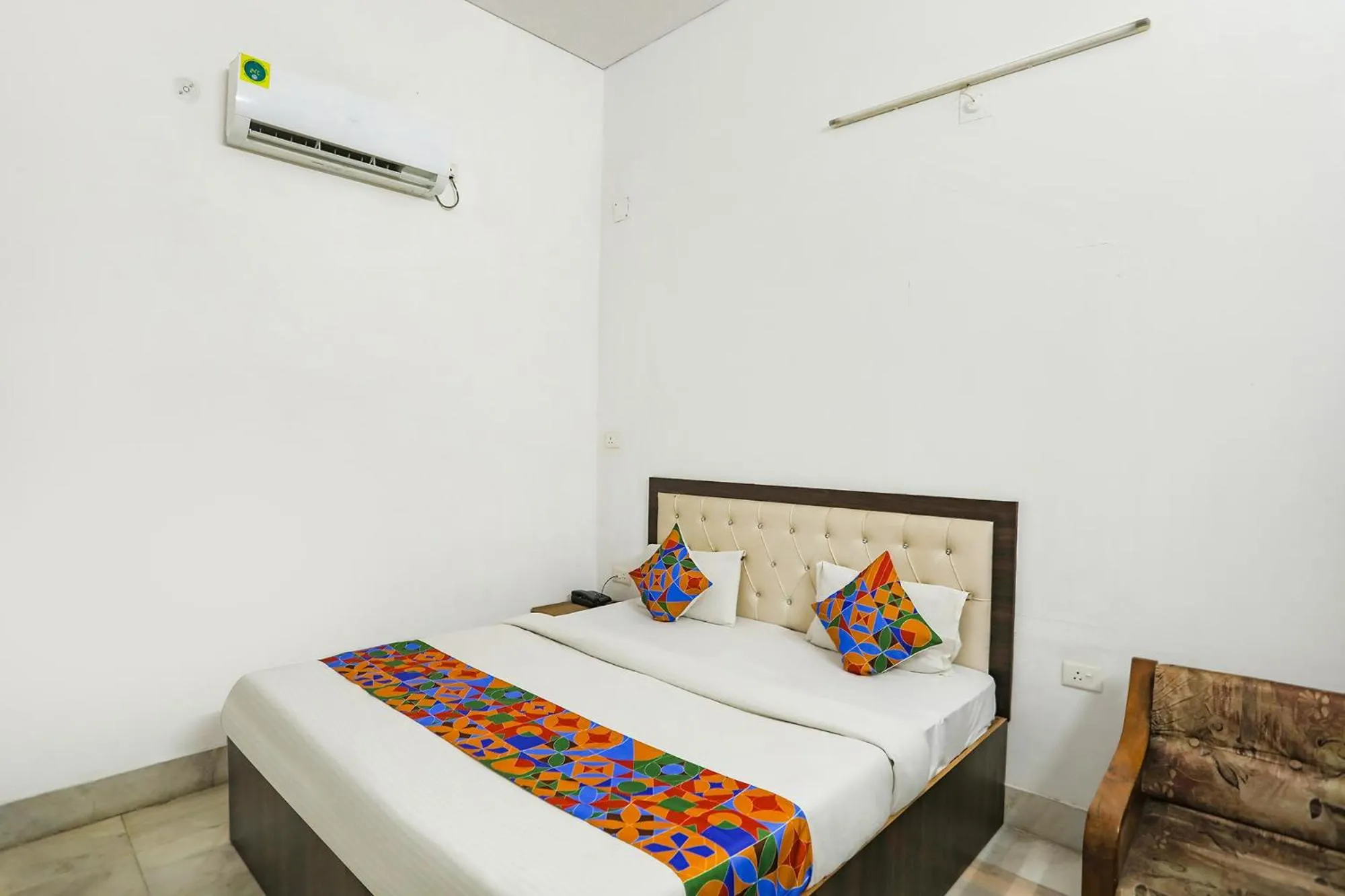 Photo of the whole room, Bed in Via Prashansa Palace - Banaras Railway Station