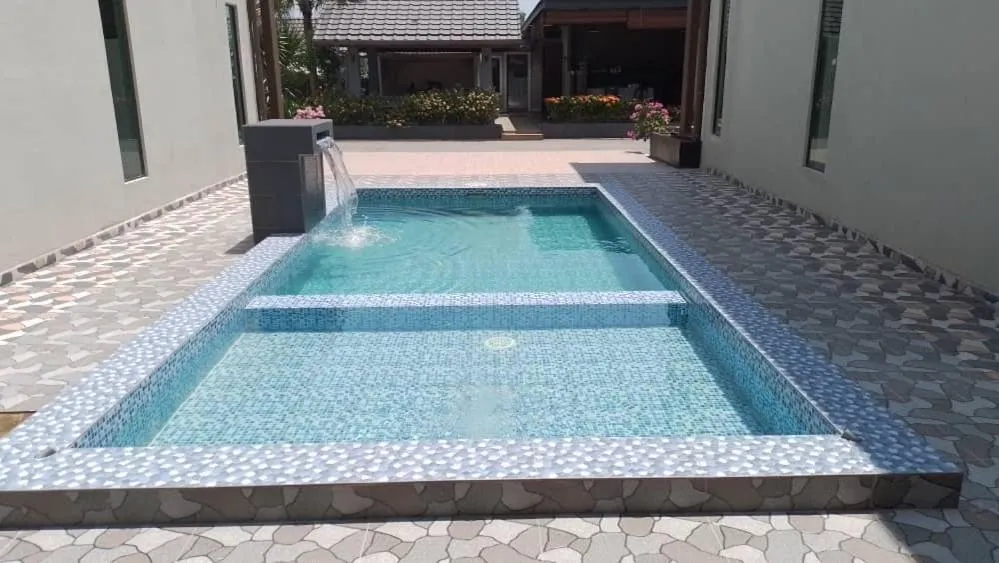 Swimming pool in D' Qamar Guesthouse