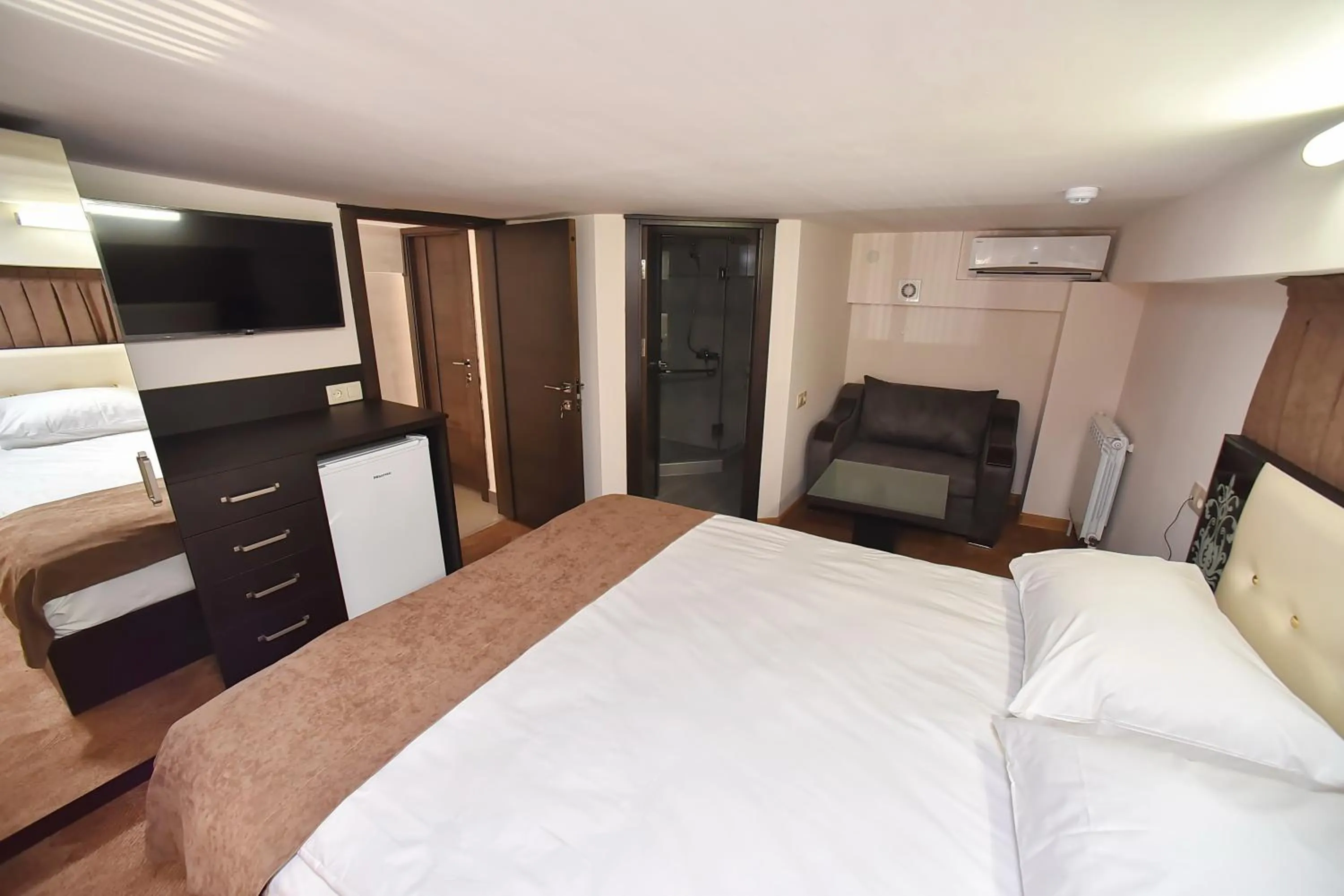 Photo of the whole room, Bed in Good Hotel Yerevan