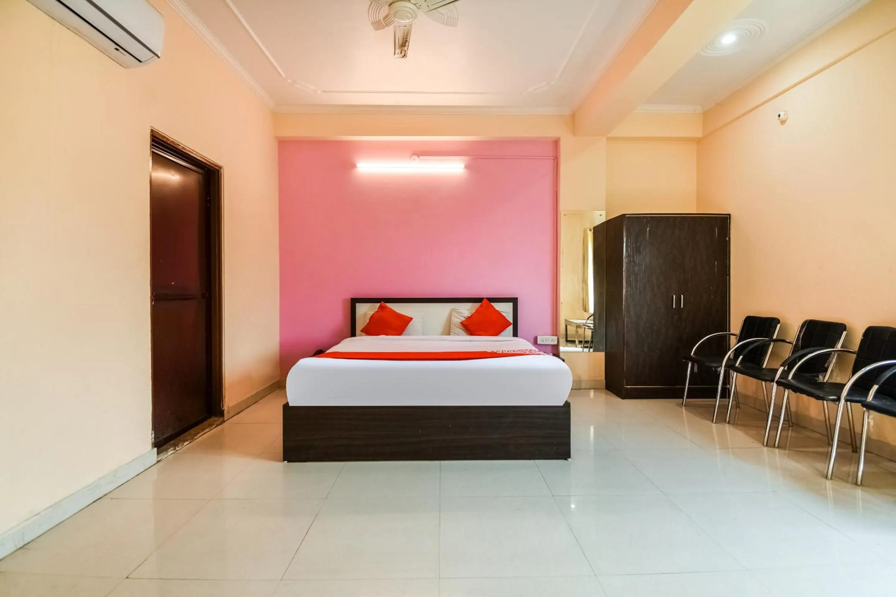 Bedroom, Bed in Hotel O Shri Ganesham