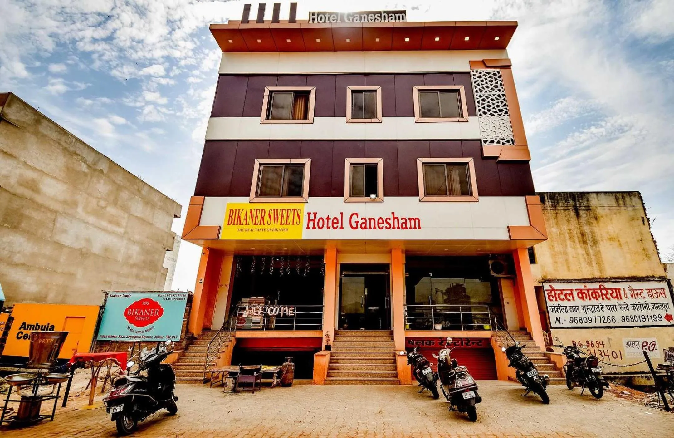 Facade/entrance in Hotel O Shri Ganesham