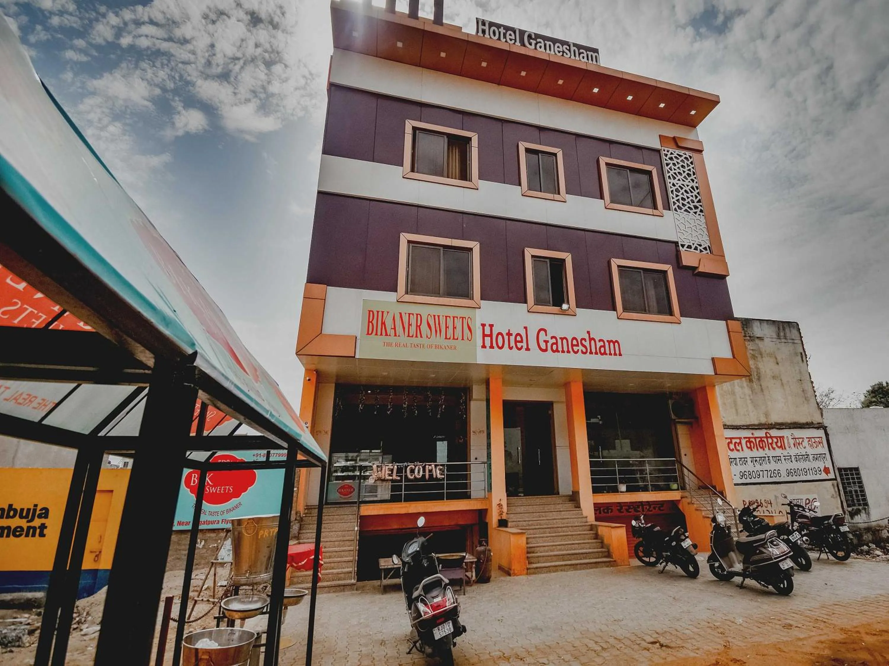 Facade/entrance in Hotel O Shri Ganesham