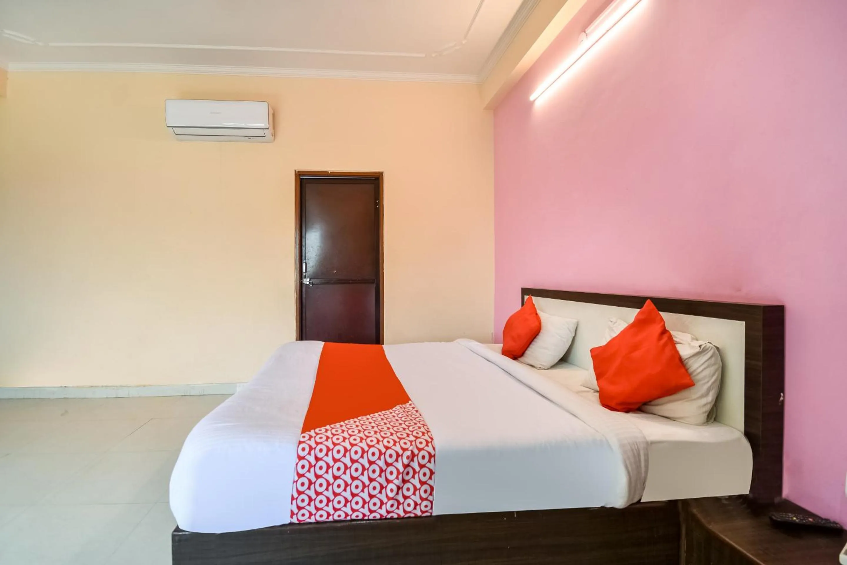 Bedroom, Bed in Hotel O Shri Ganesham