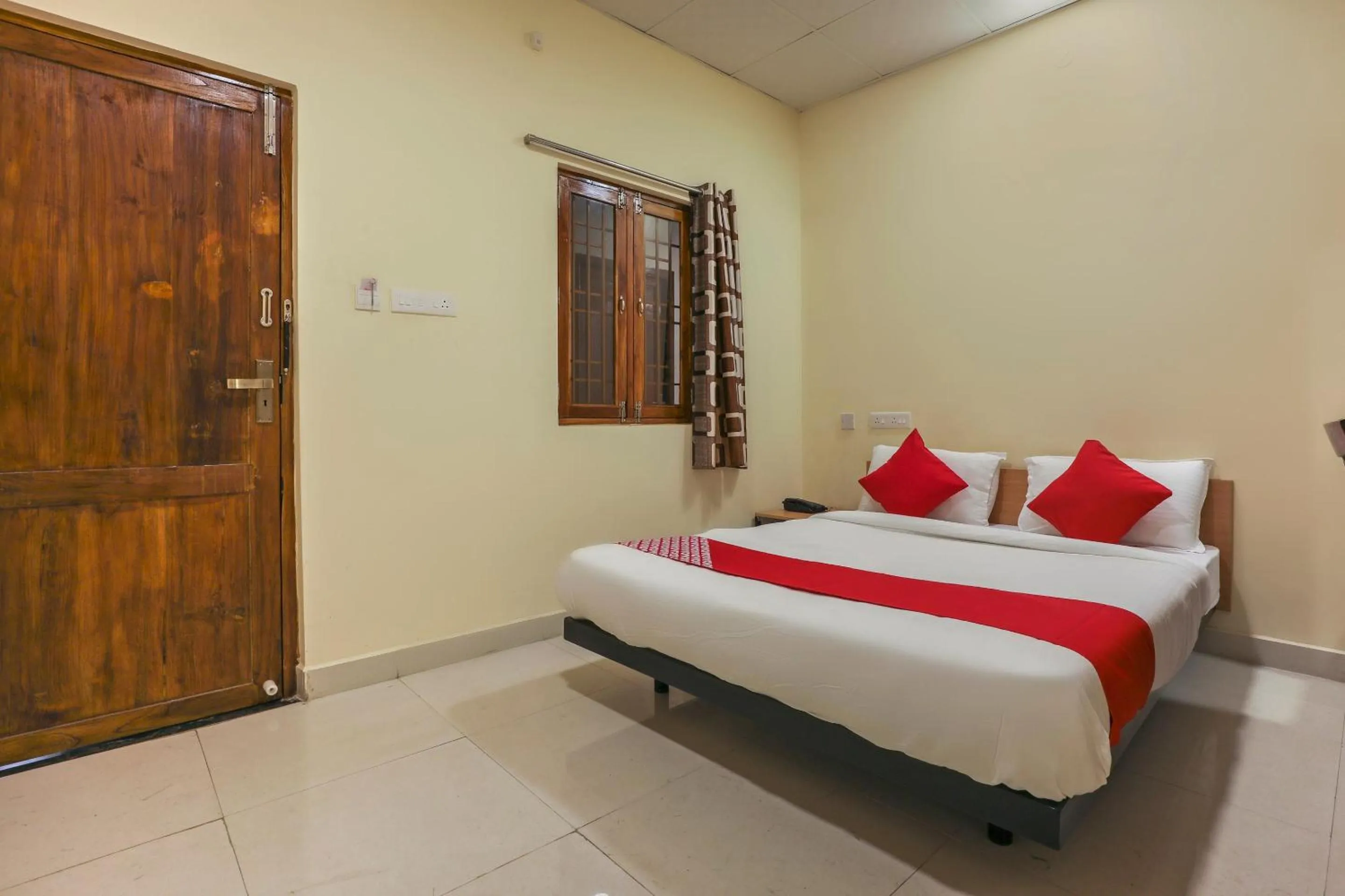 Bathroom, Bed in Hotel O Om Sakthi Hotel