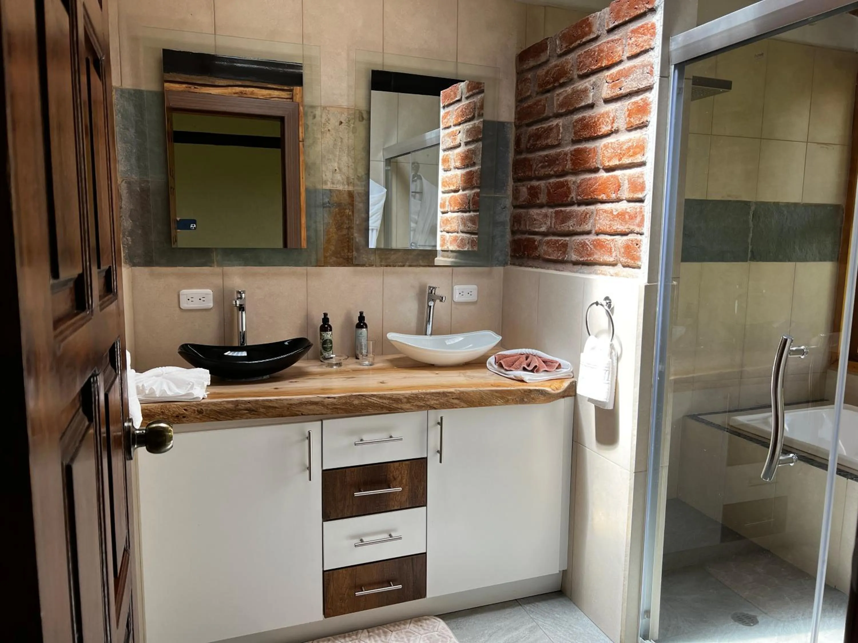 Shower in Hacienda Jimenita Wildlife Reserve