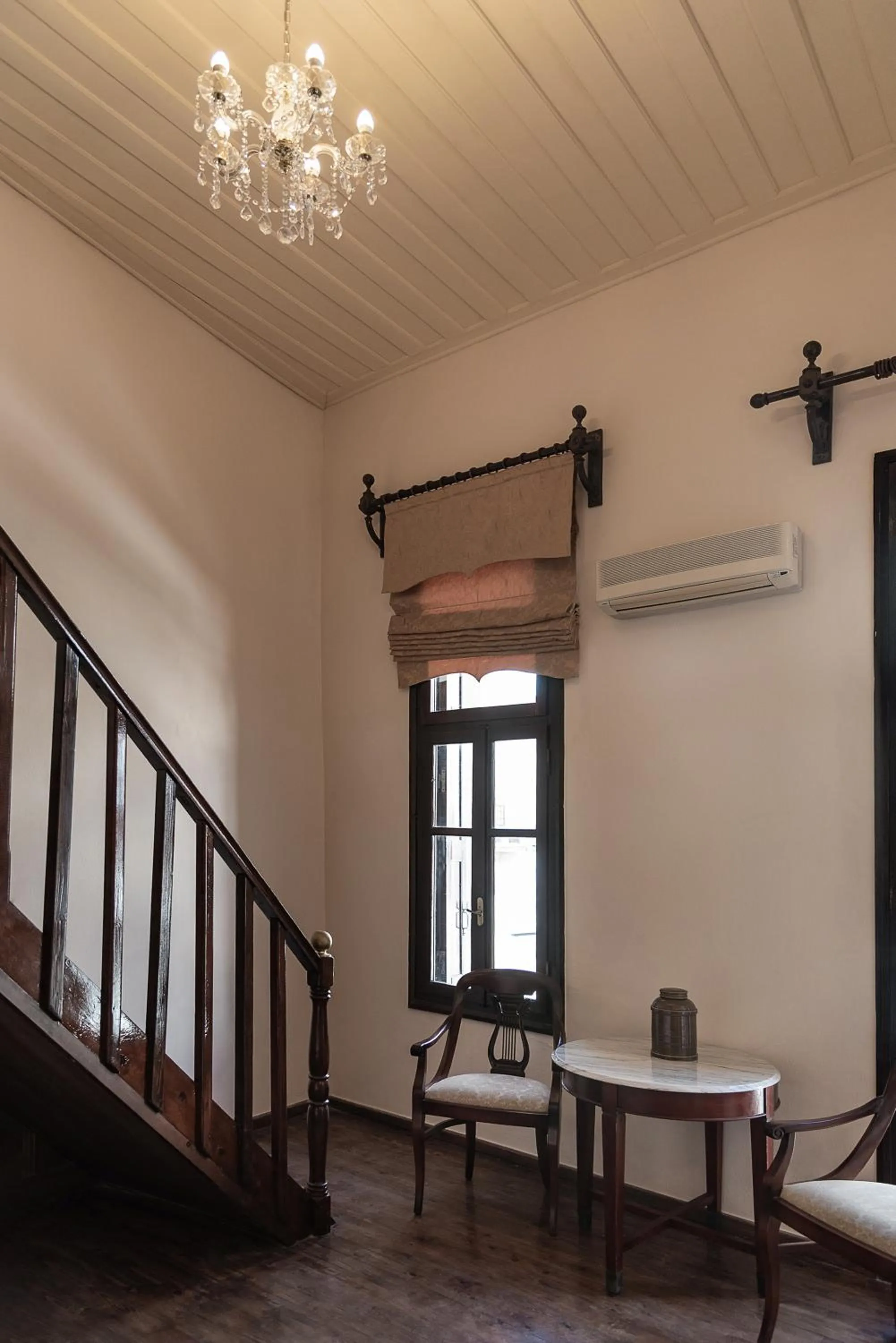 Seating area in Old Town Suites