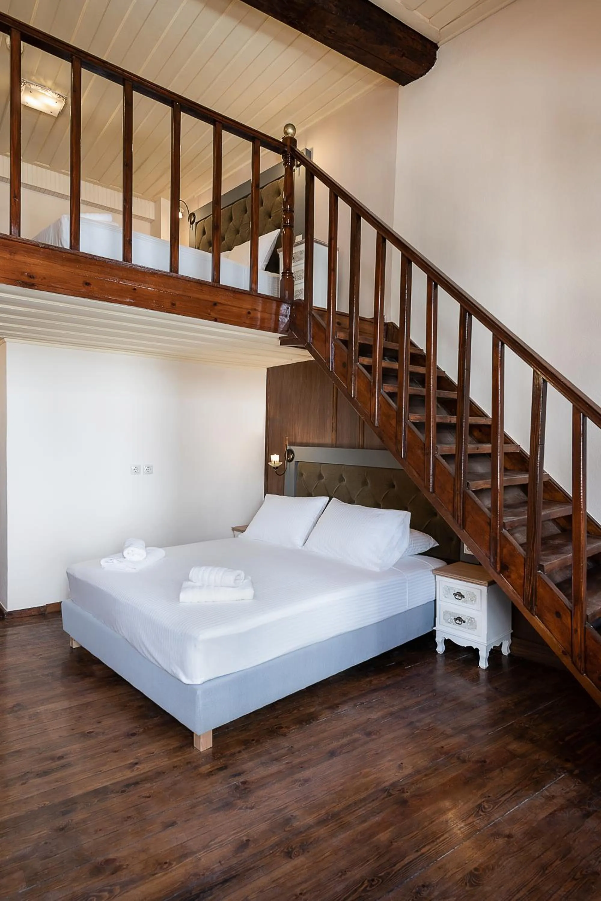 Photo of the whole room, Bed in Old Town Suites