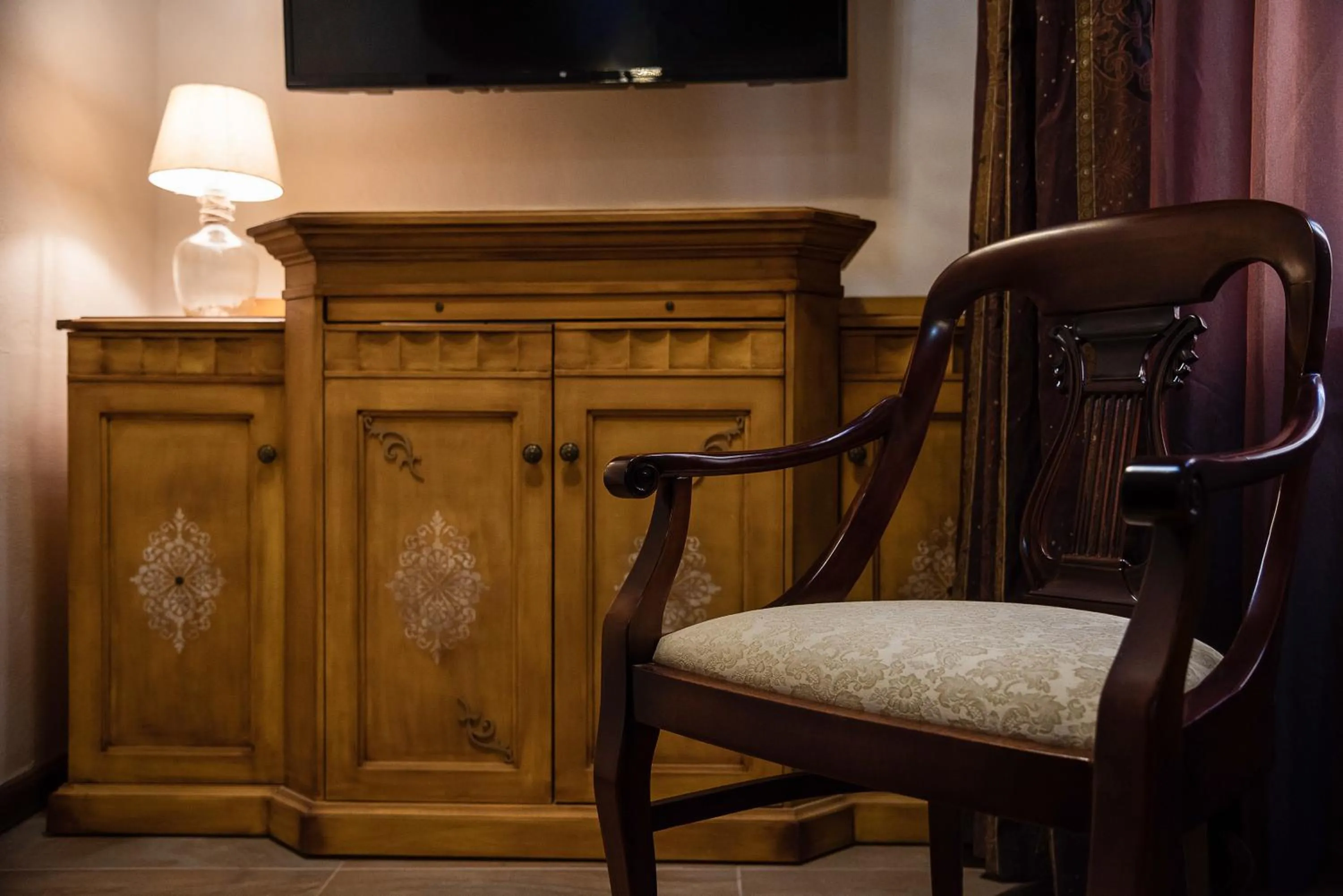 Seating area in Old Town Suites