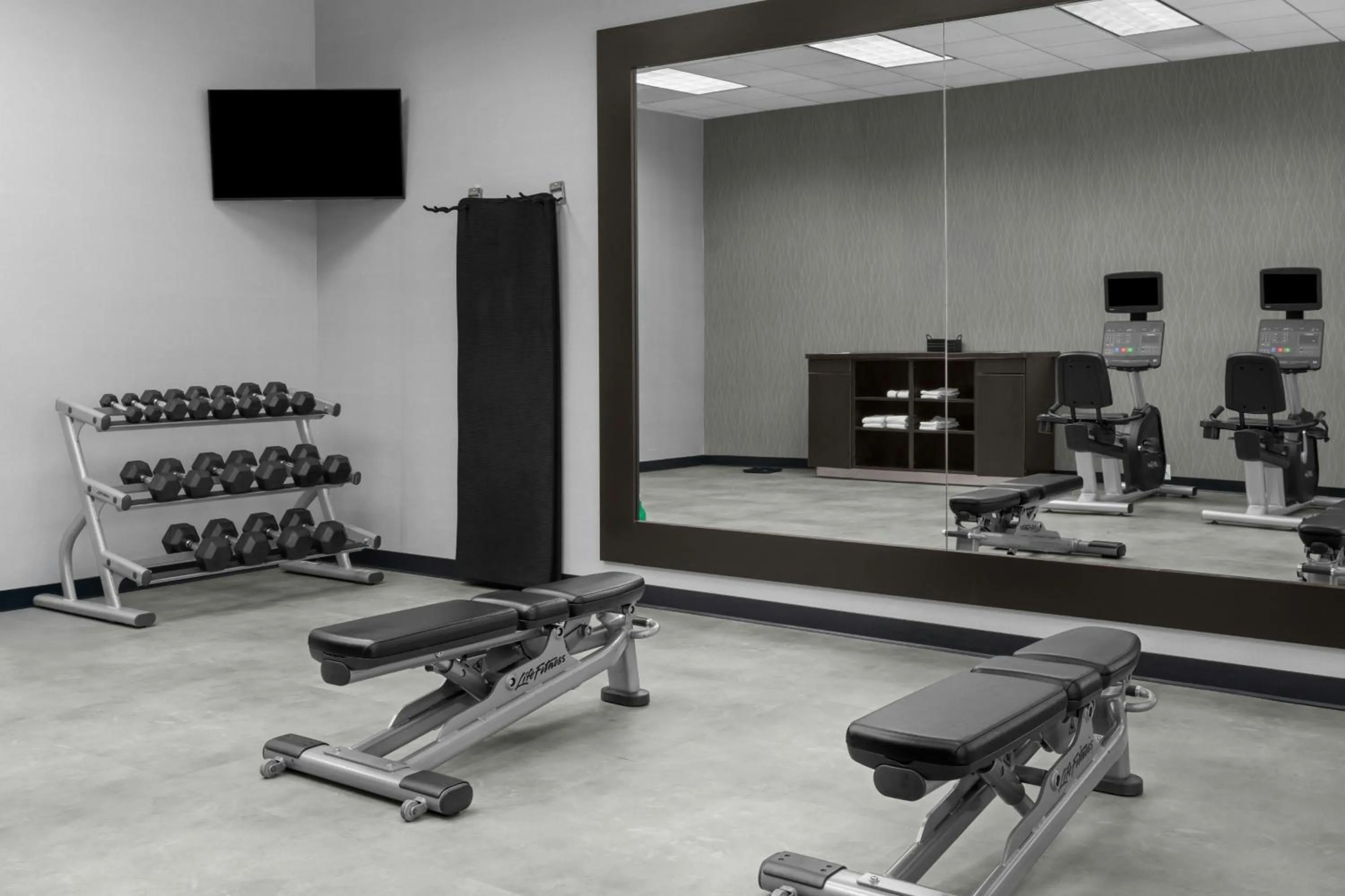 Fitness centre/facilities in Courtyard By Marriott Houston Kingwood