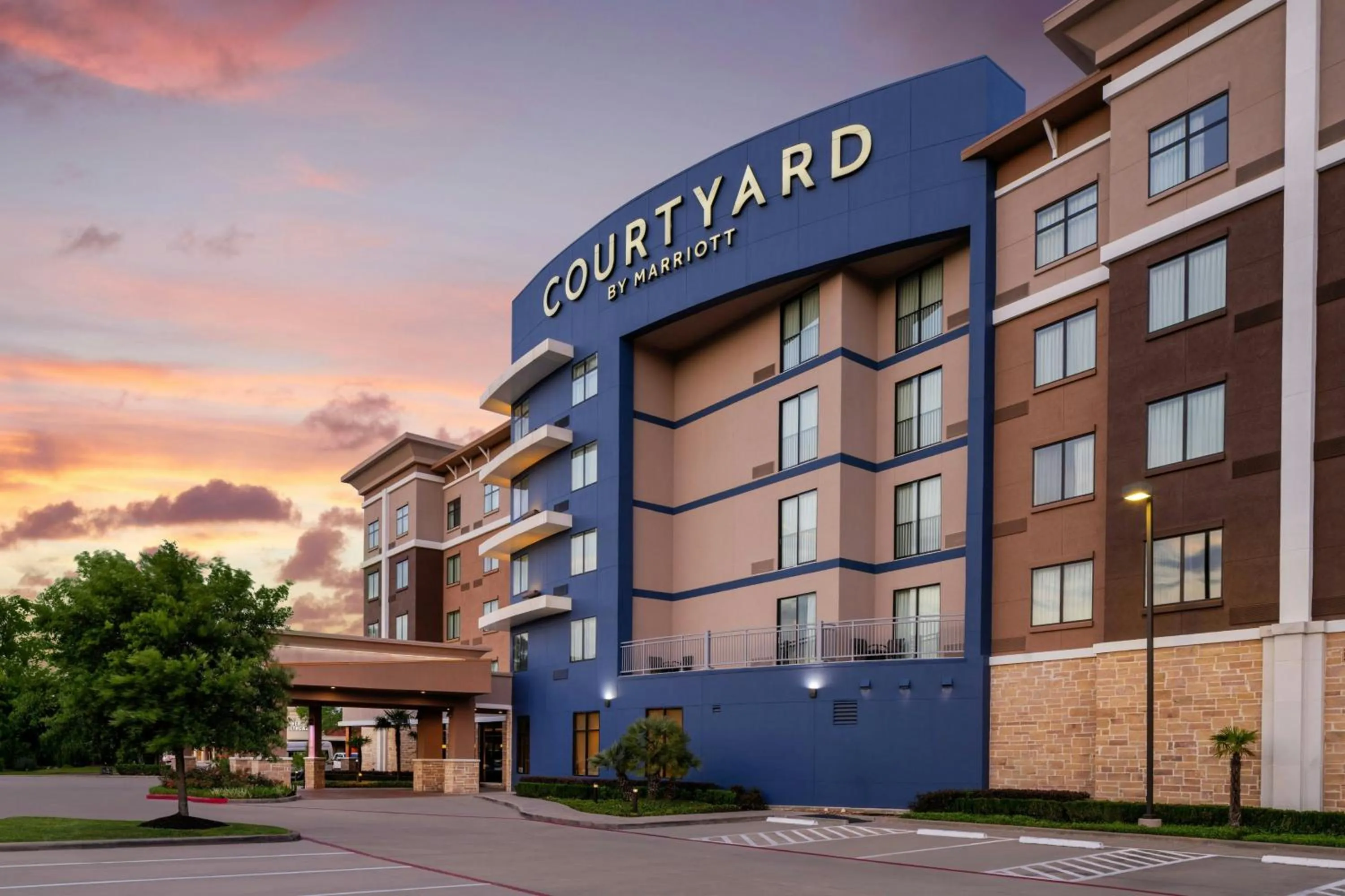 Property building in Courtyard By Marriott Houston Kingwood