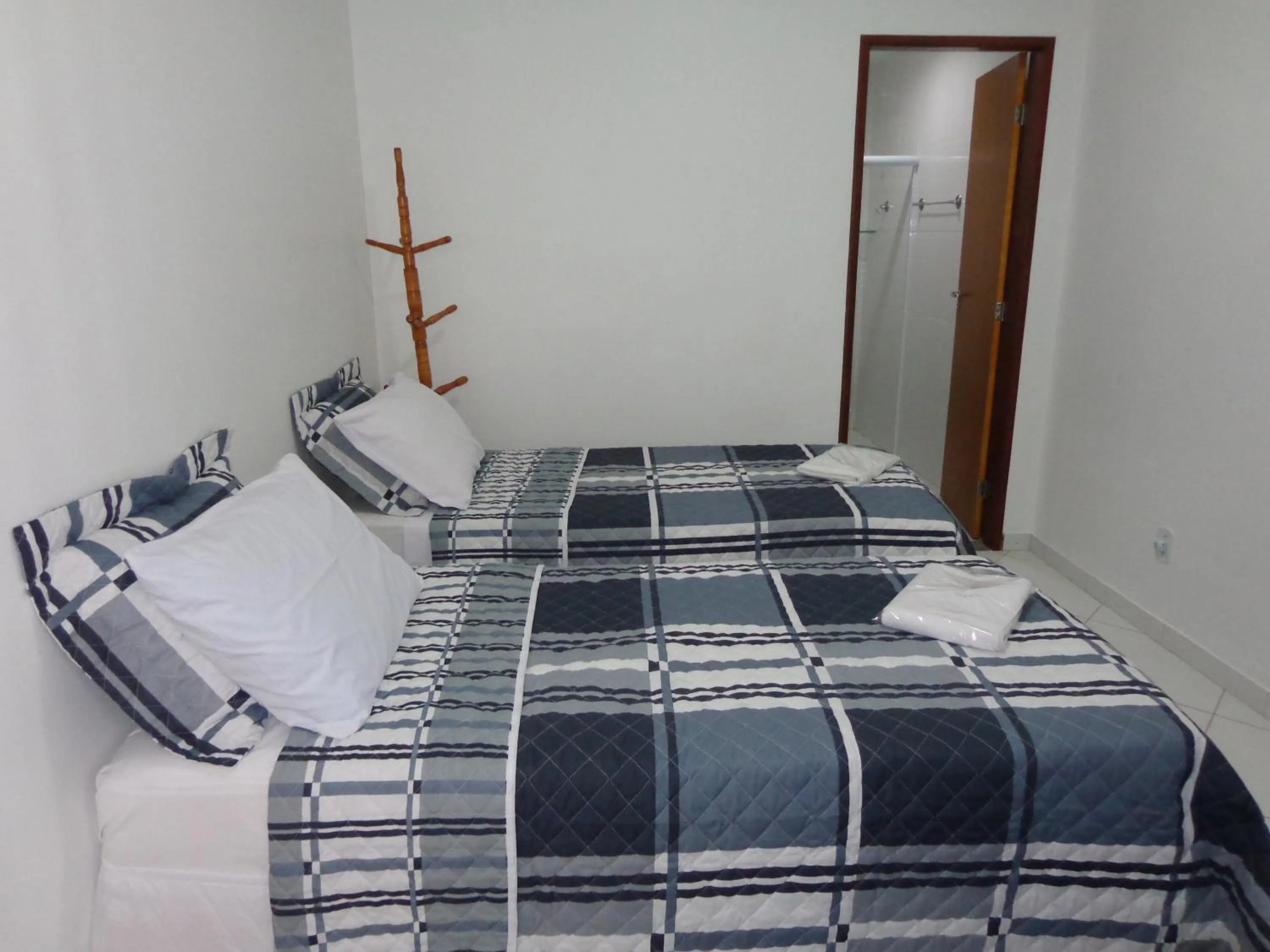 Bathroom, Bed in Luz & Mar