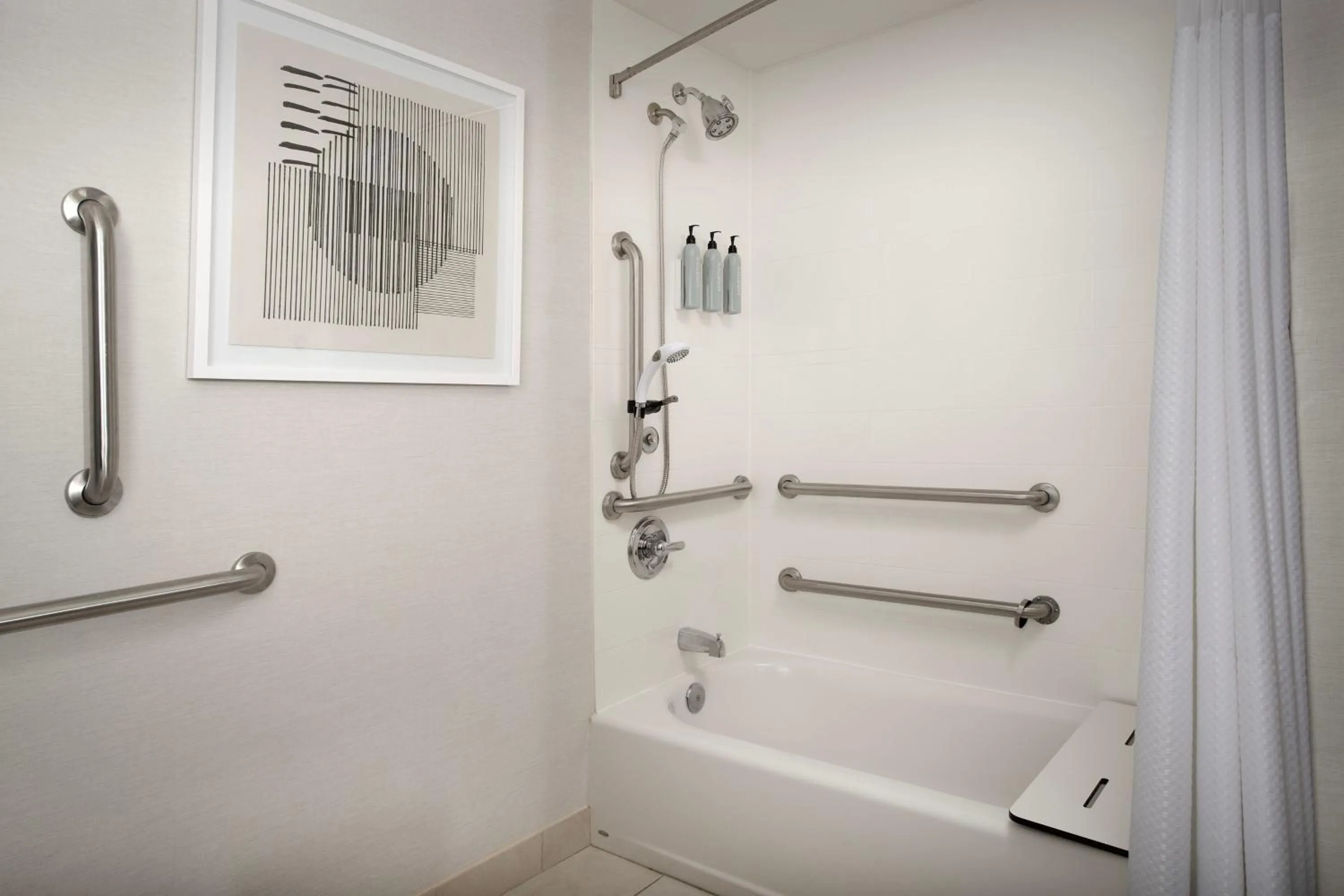 Photo of the whole room in Courtyard By Marriott Little Rock North