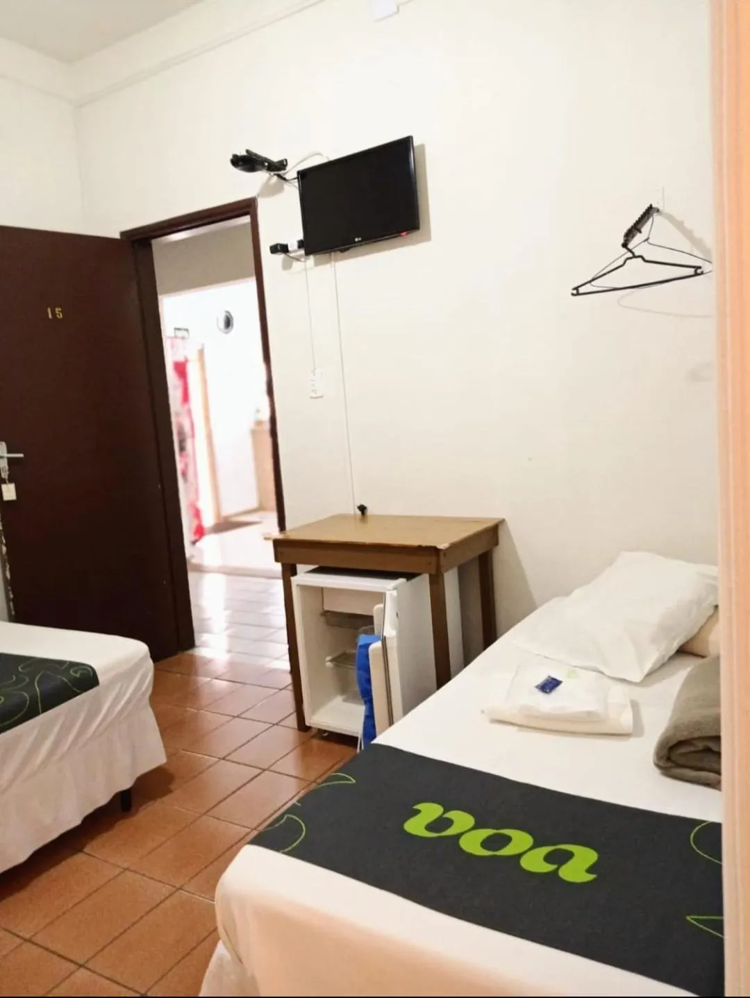 TV/Entertainment Center in Hotel Columbia Botucatu Ltda