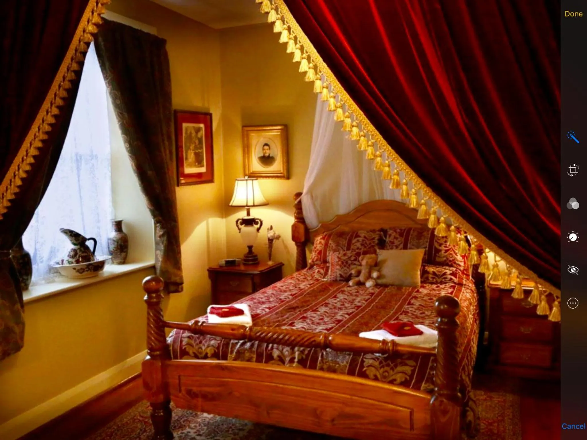 Bed in Blakes Manor Self Contained Heritage Accommodation