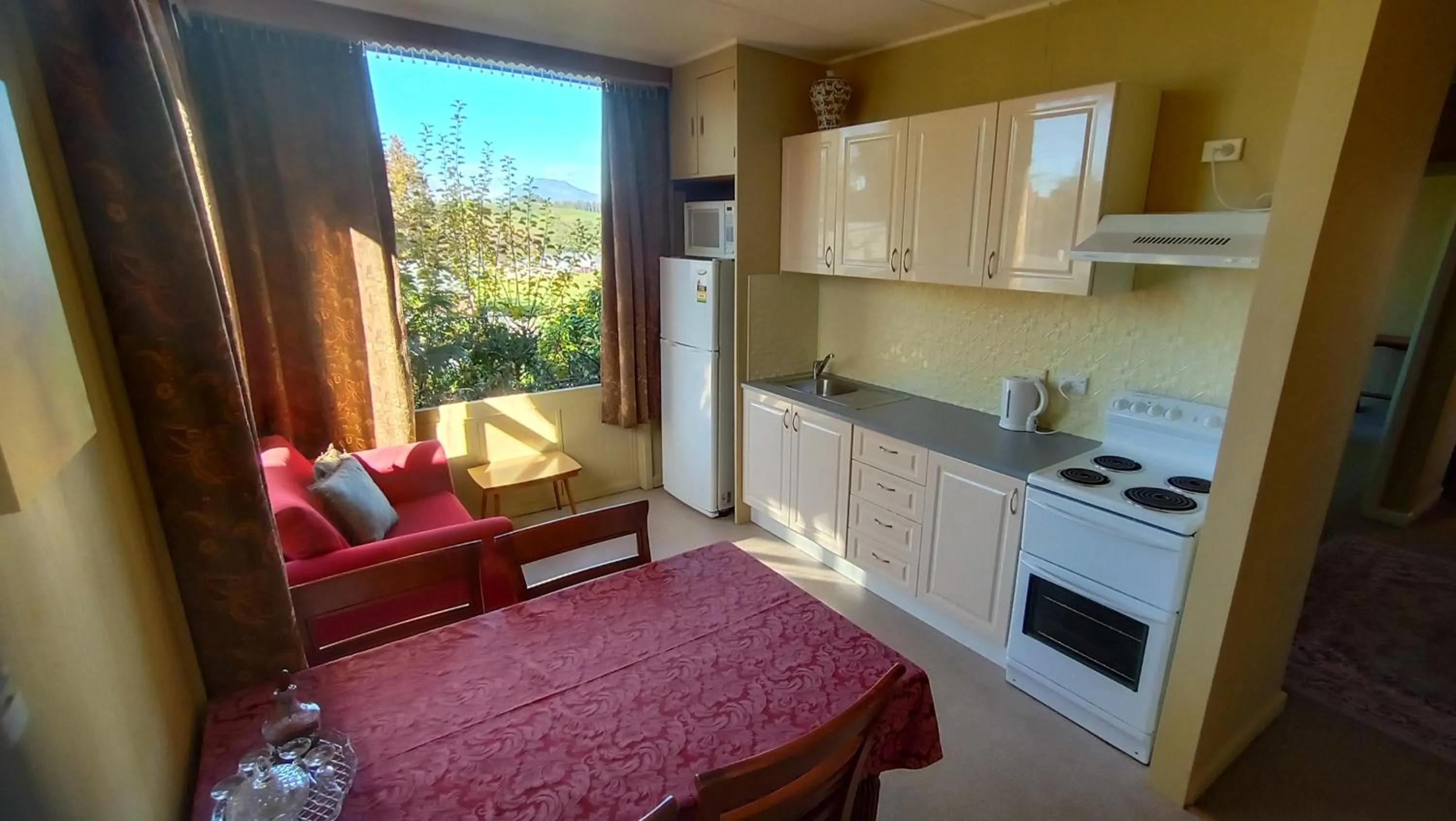Kitchen or kitchenette in Blakes Manor Self Contained Heritage Accommodation