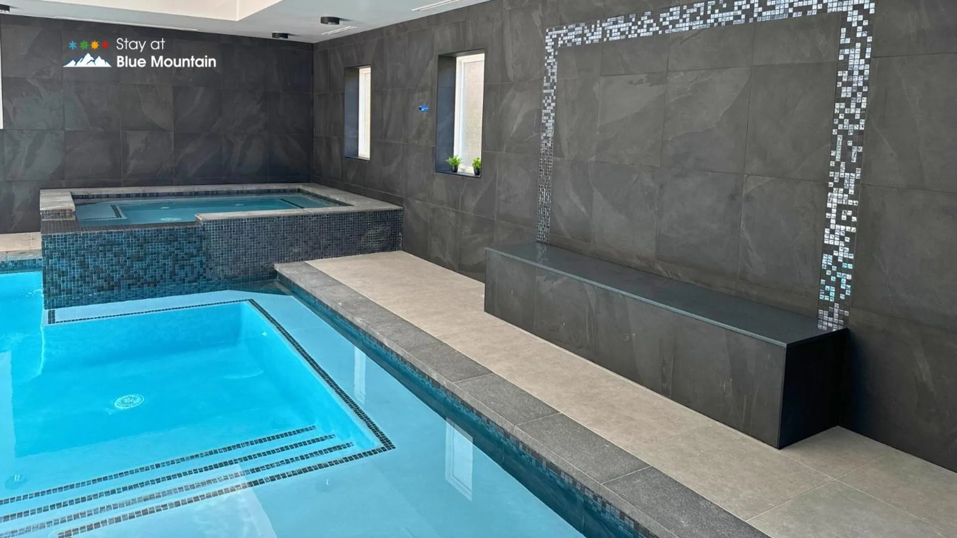 Swimming pool in Orchard Run Chalet