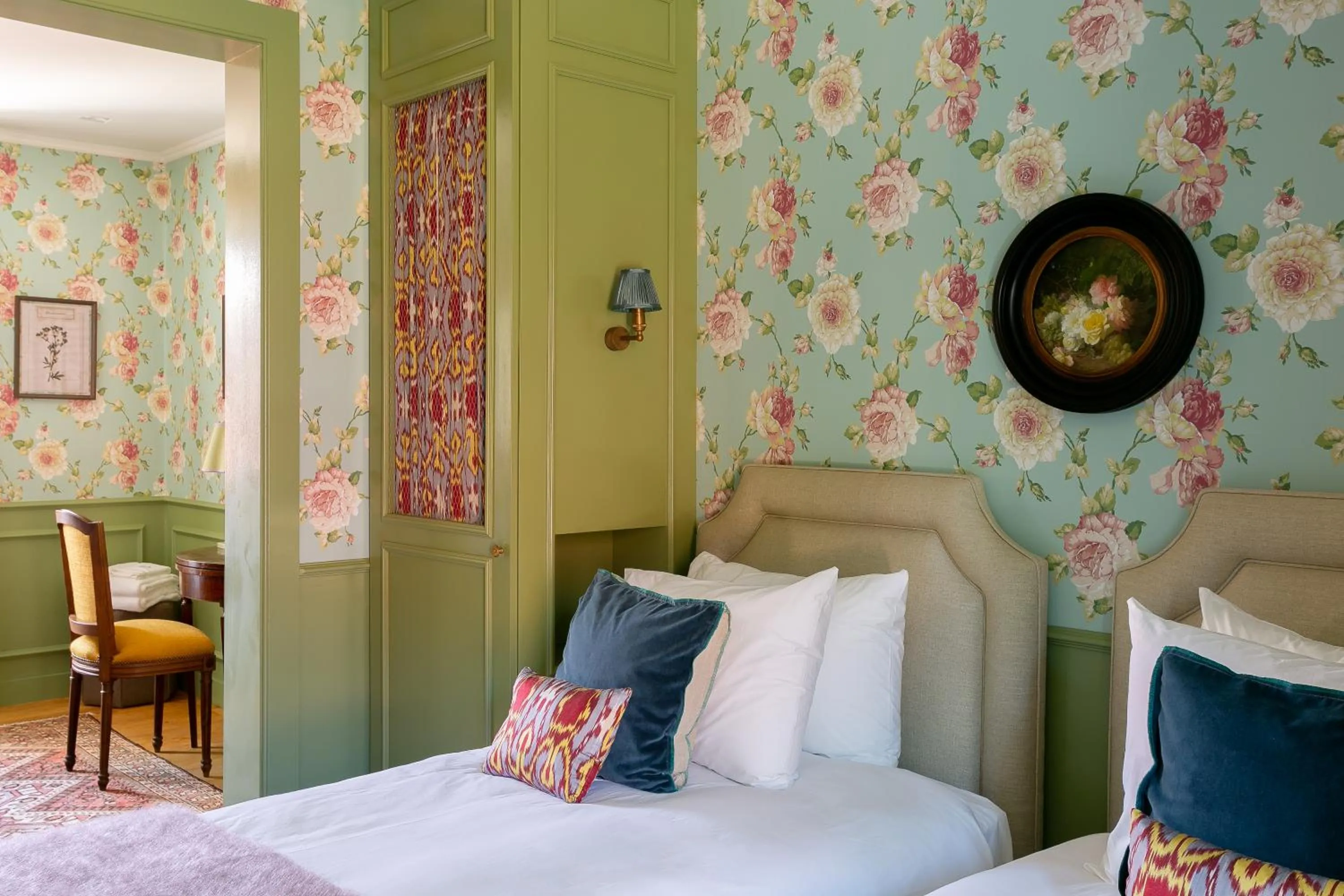 Photo of the whole room, Bed in Rosegarden Essence Sintra - by Unlock Hotels