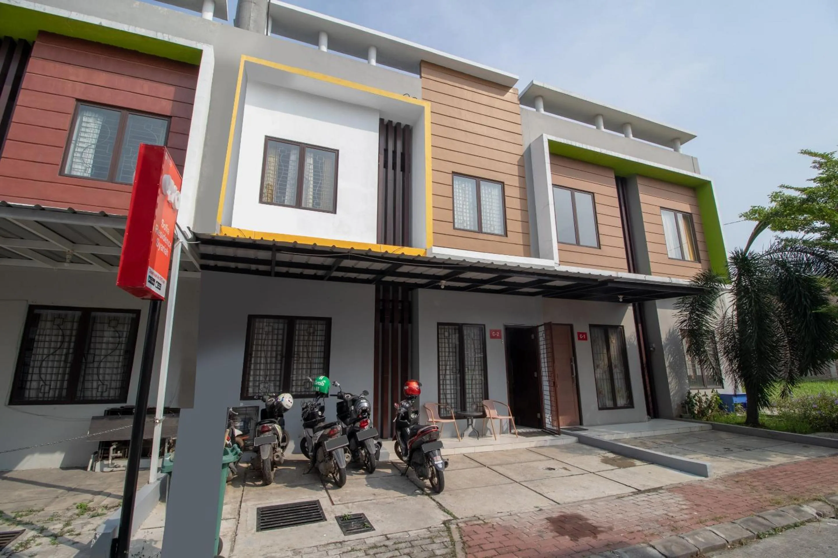 Facade/entrance in OYO 3253 Sofia Residence