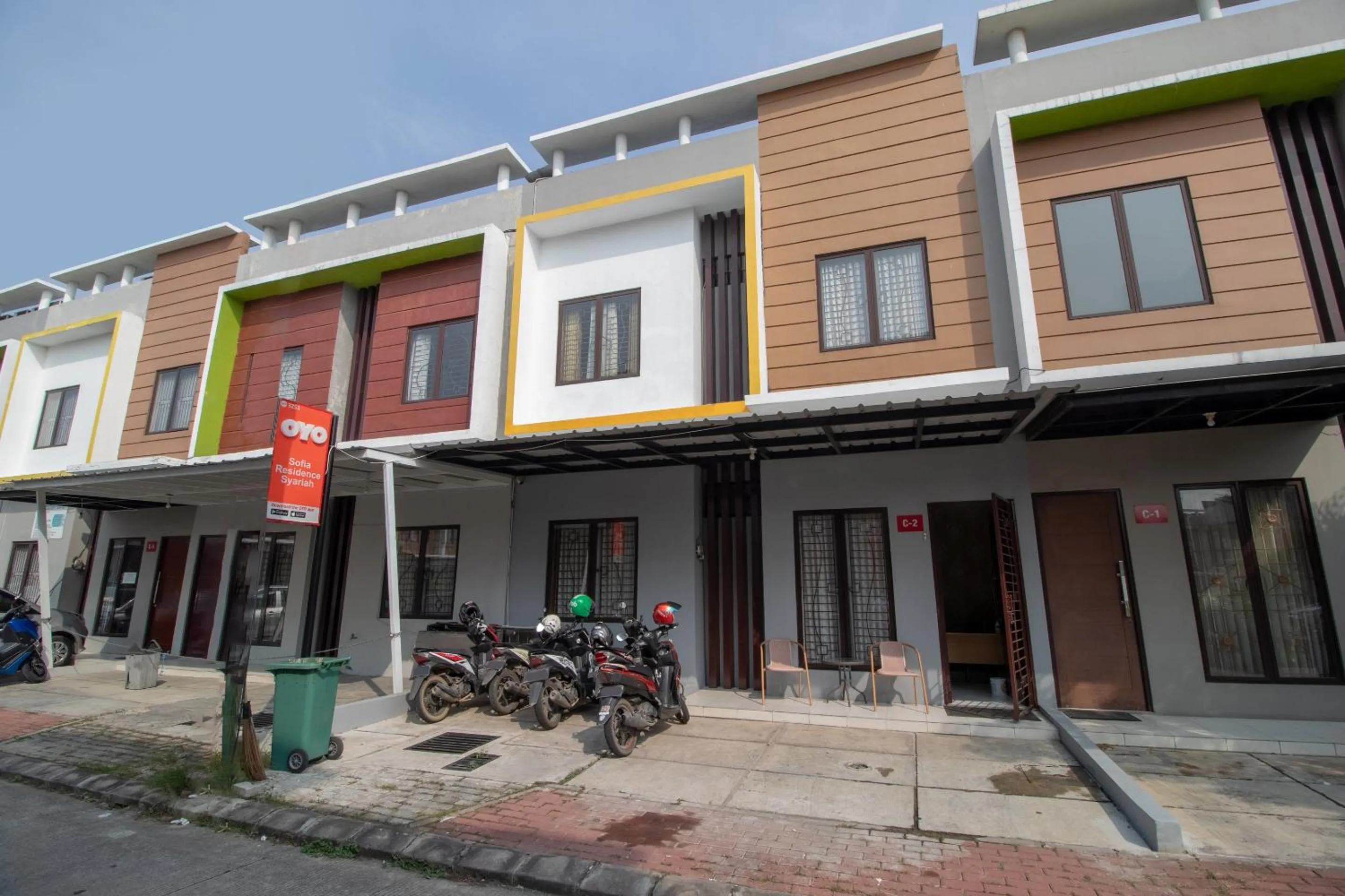 Facade/entrance in OYO 3253 Sofia Residence