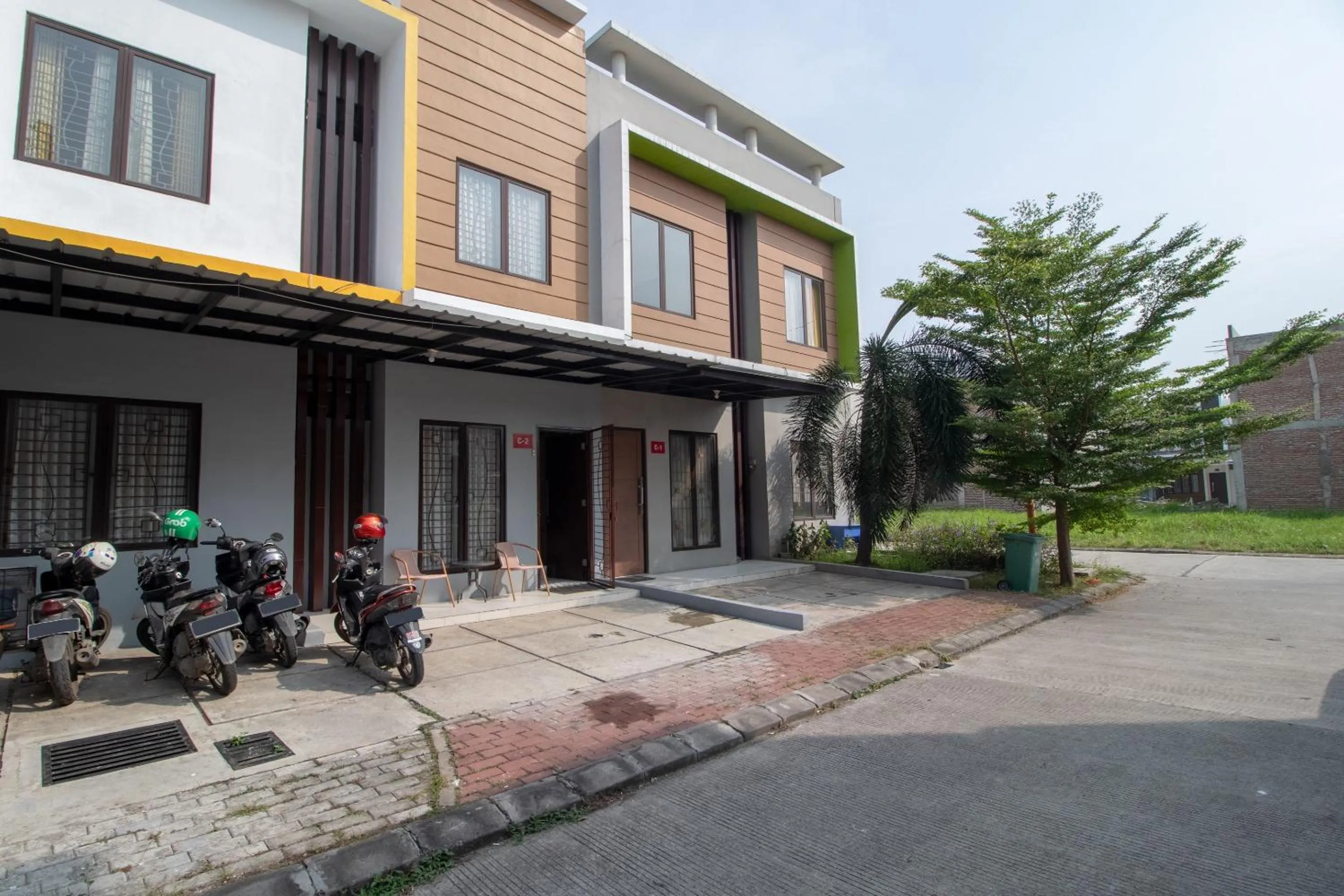 Facade/entrance in OYO 3253 Sofia Residence