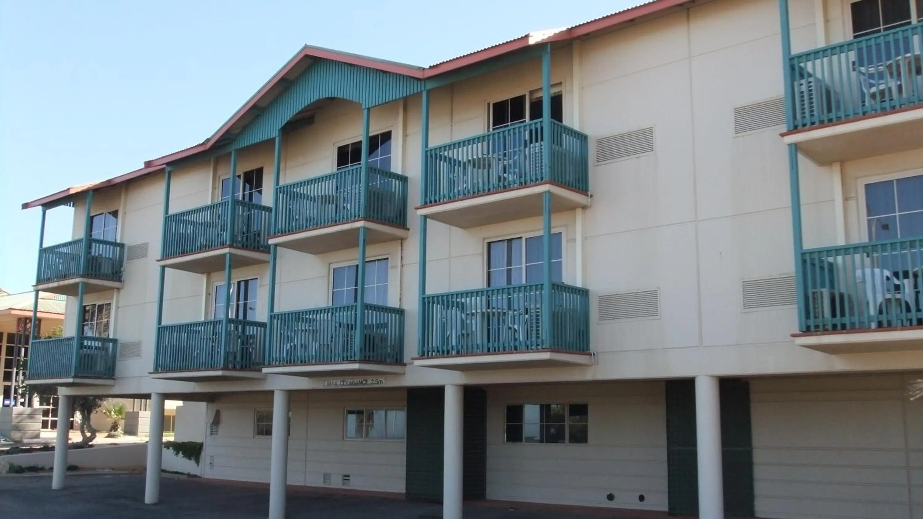 Facade/entrance in Heritage Resort Shark Bay