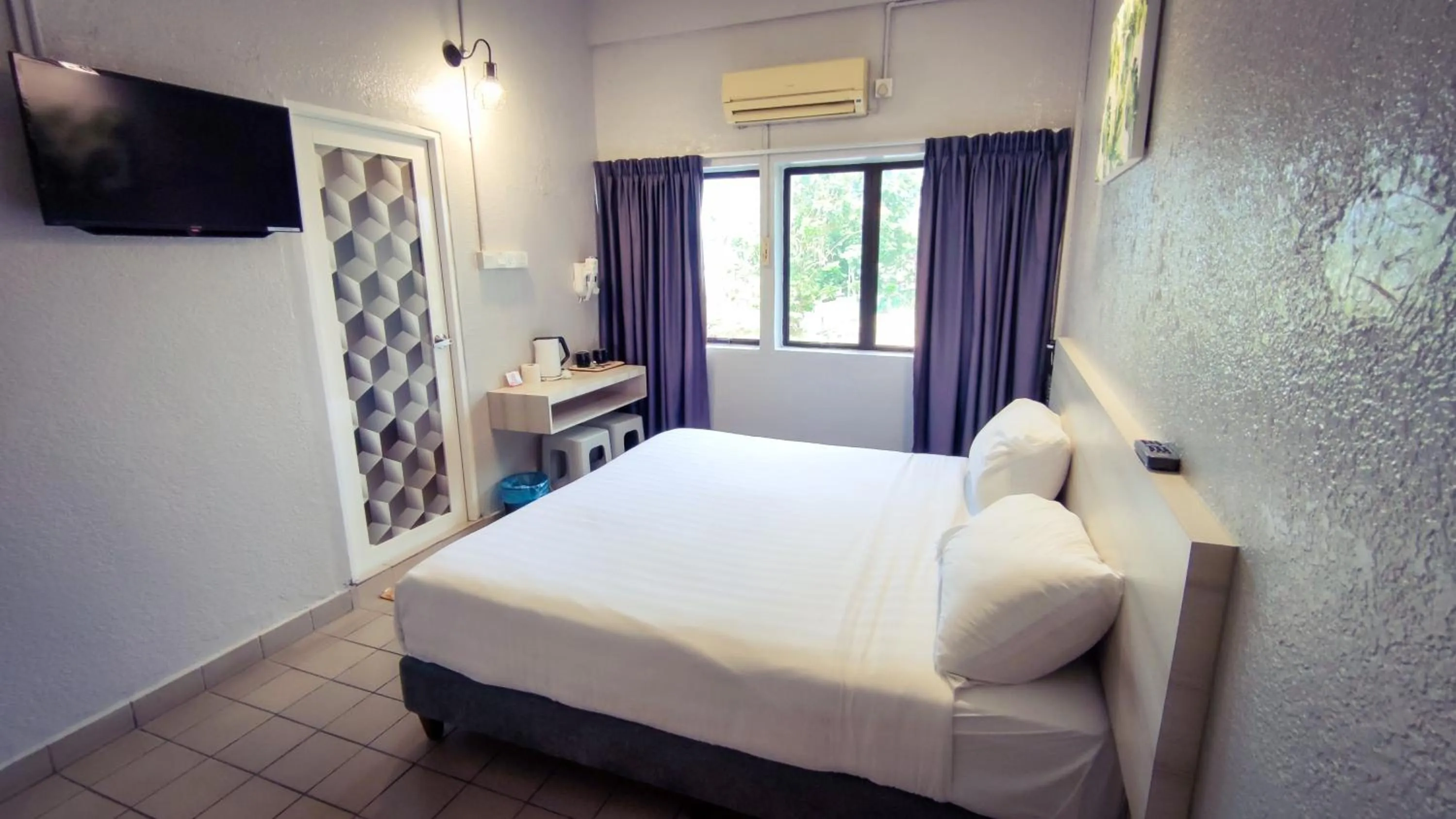 Deluxe King Room in Lotus Inn