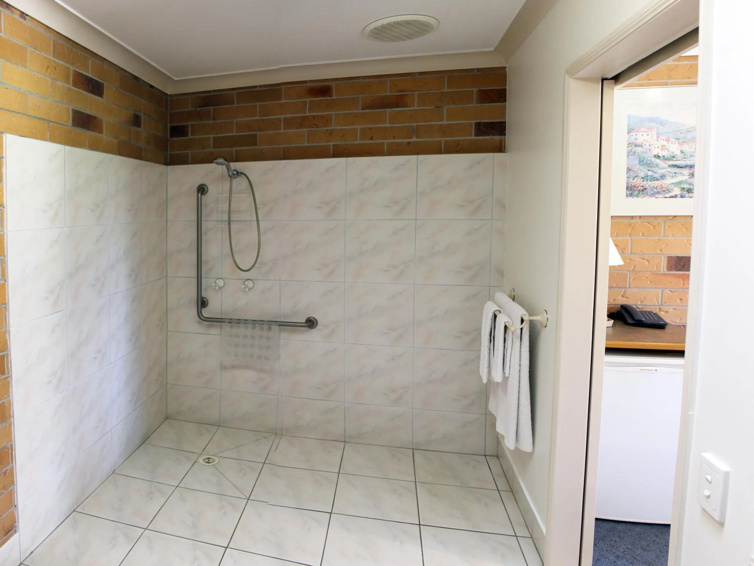 Shower in Copper Country Motor Inn