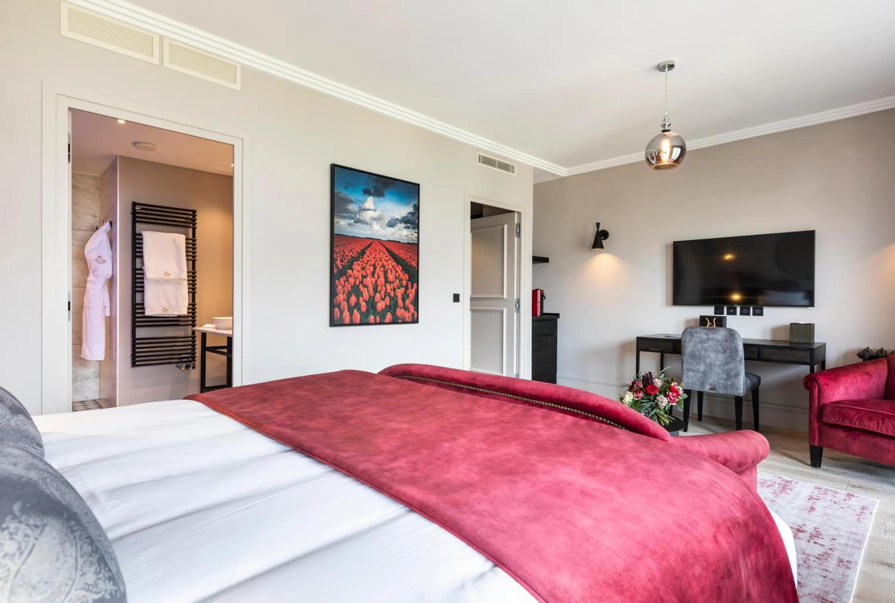 Bed in Hôtel L'Incomparable & Restaurant Etoilé Aix-Les-Bains