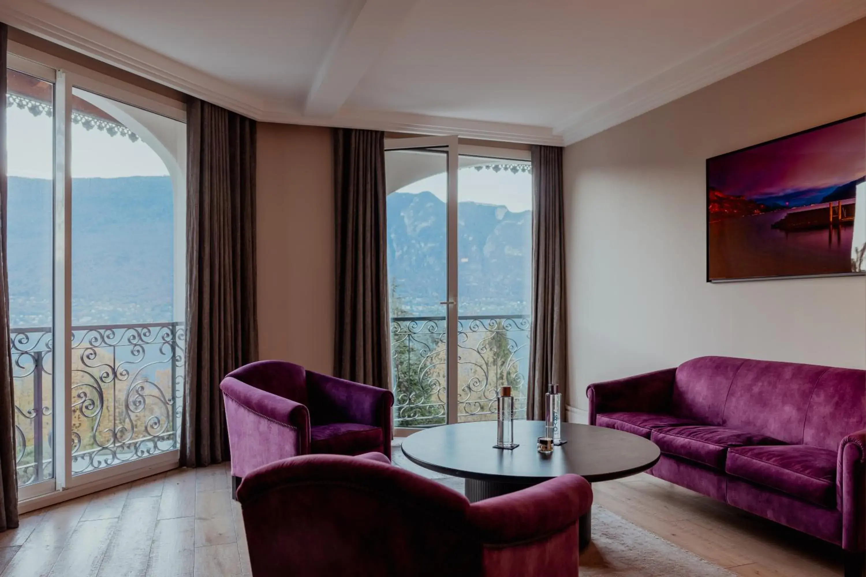 Junior Suite in Hôtel L'Incomparable & Restaurant Etoilé Aix-Les-Bains Junior Suite in Hôtel L'Incomparable & Restaurant Etoilé Aix-Les-Bains