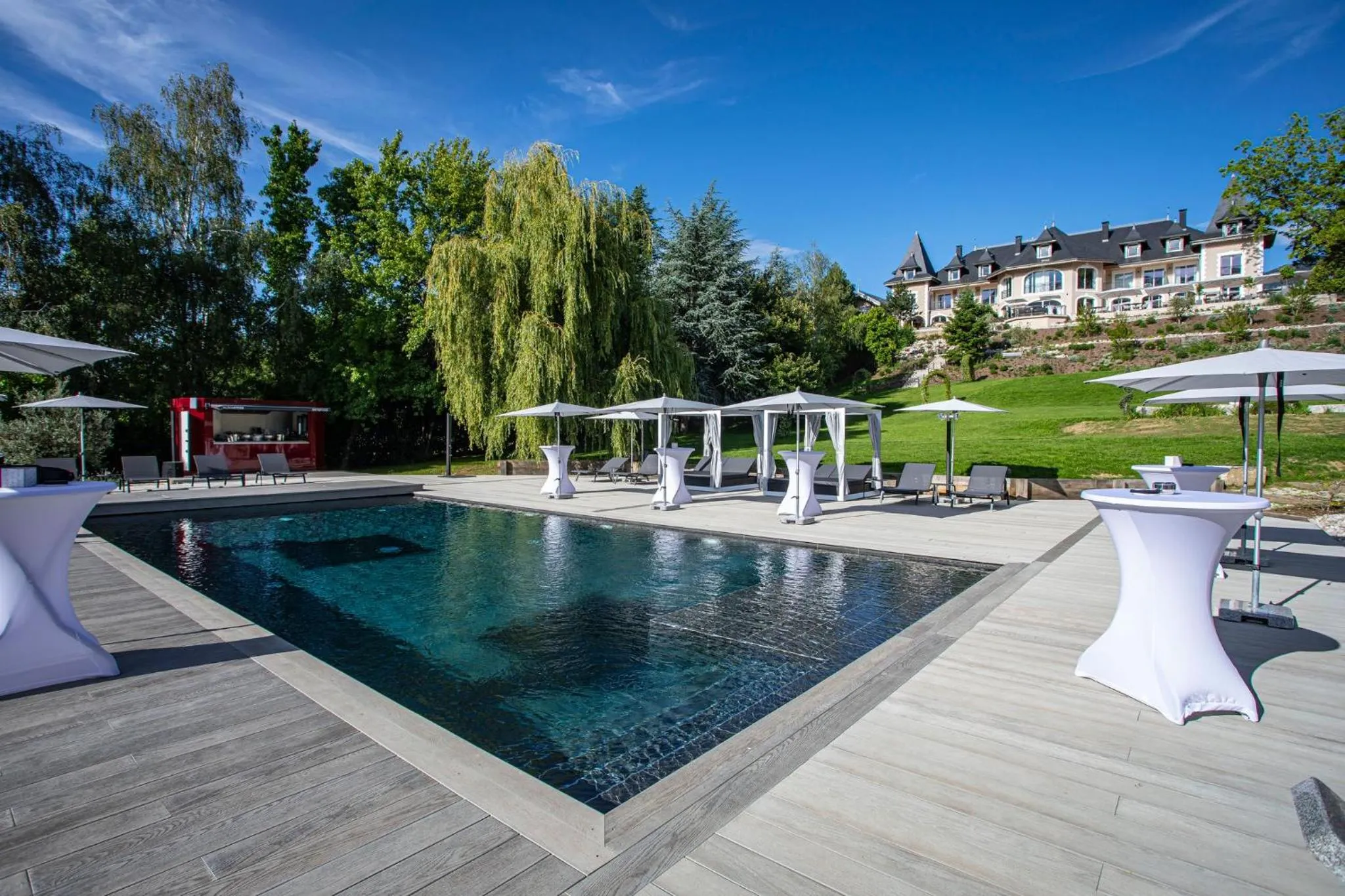 Swimming pool in Hôtel L'Incomparable & Restaurant Etoilé Aix-Les-Bains