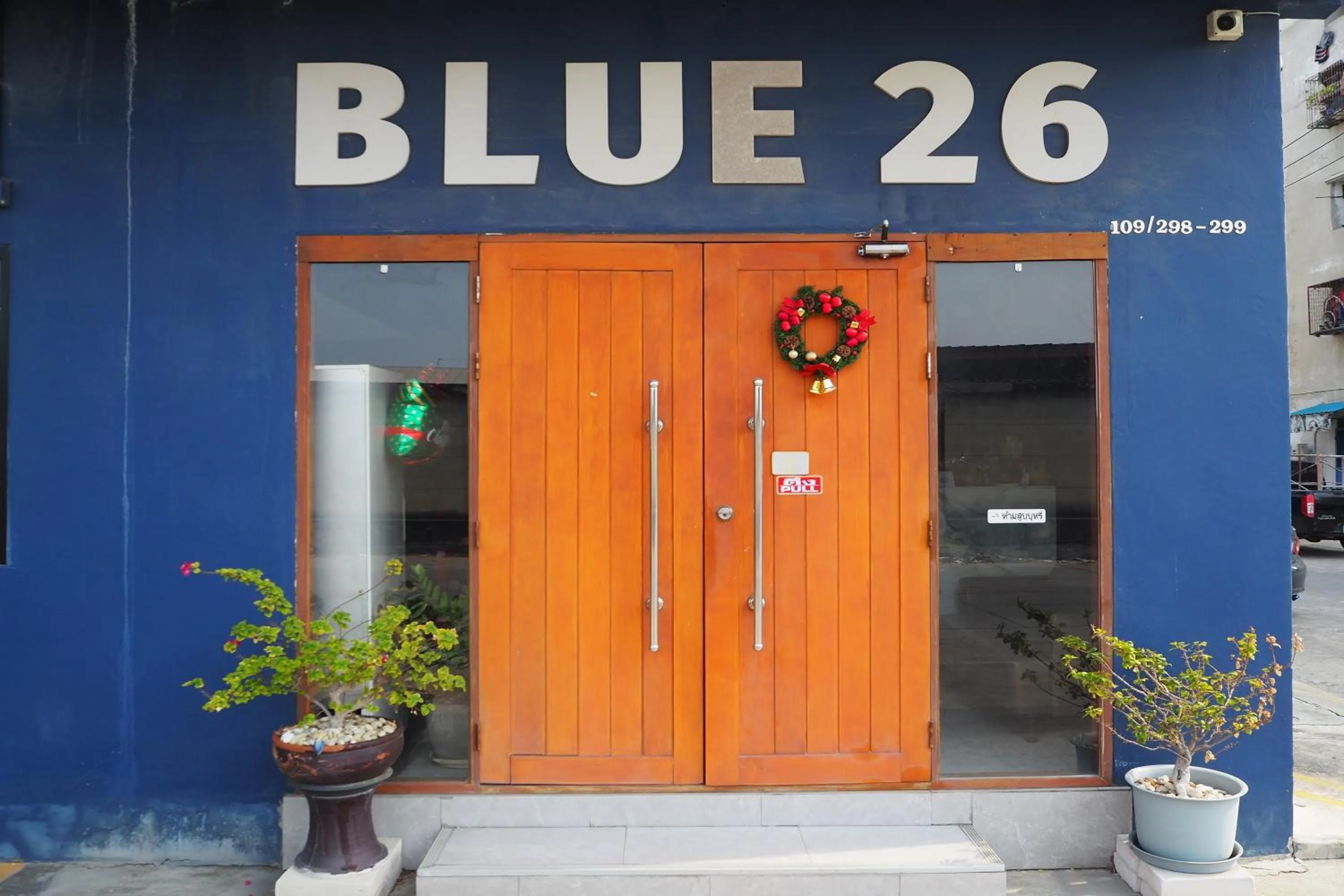 Facade/entrance in Blue26