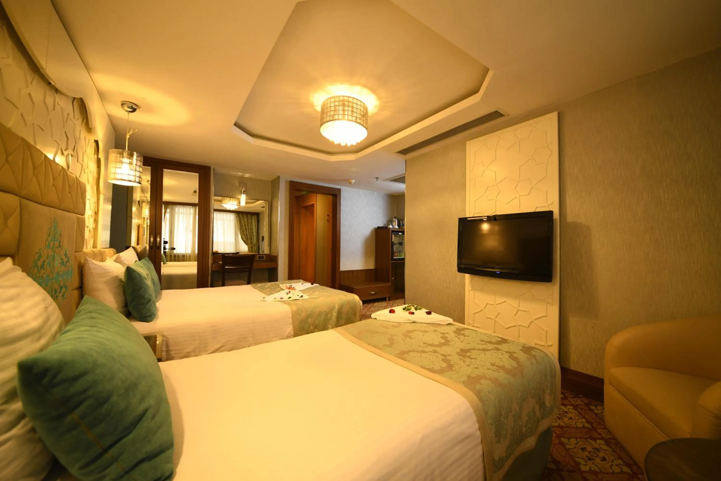 Communal lounge/ TV room, Bed in Grand Star Hotel Premium