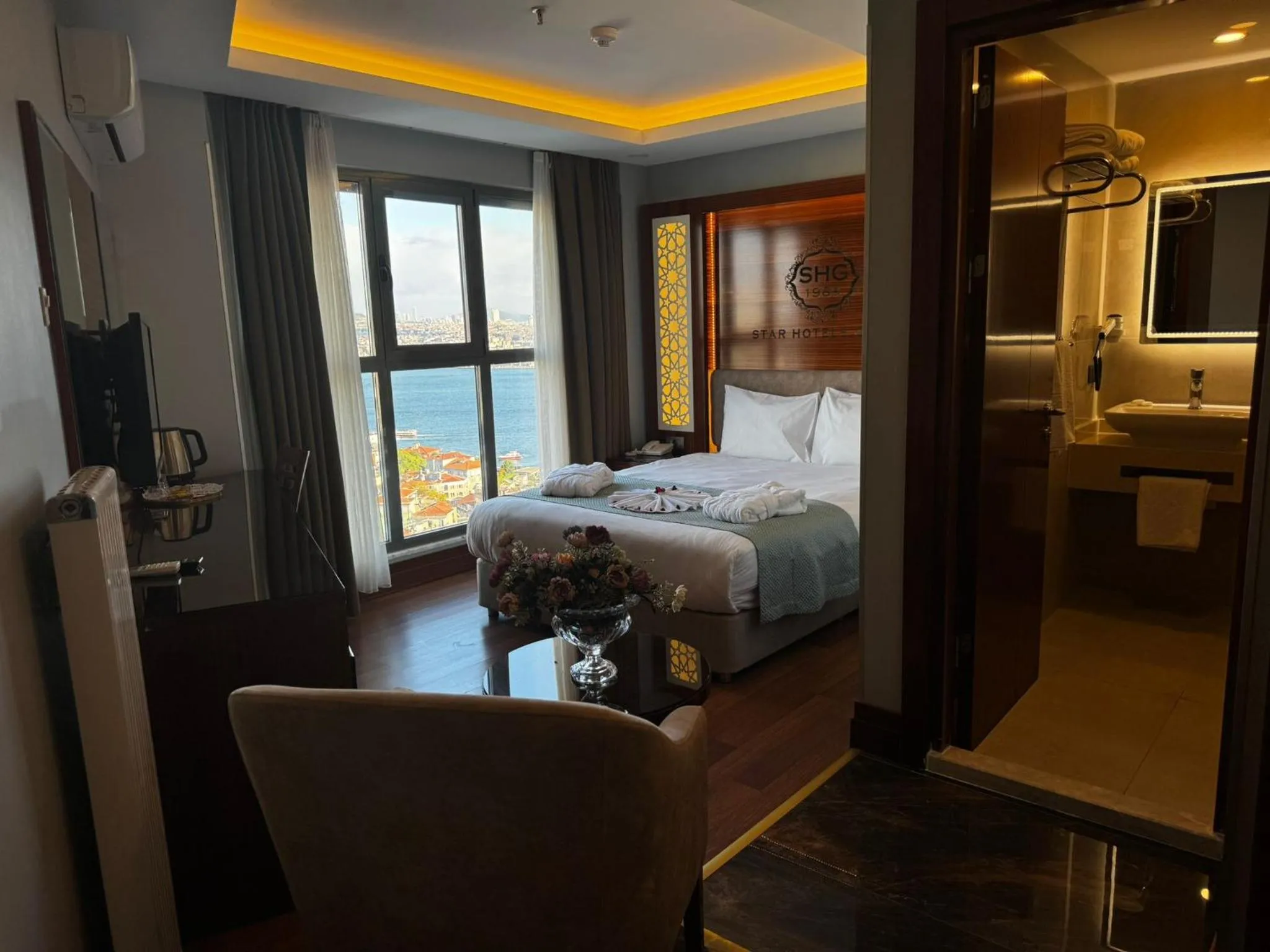 Photo of the whole room, Bed in Grand Star Hotel Premium