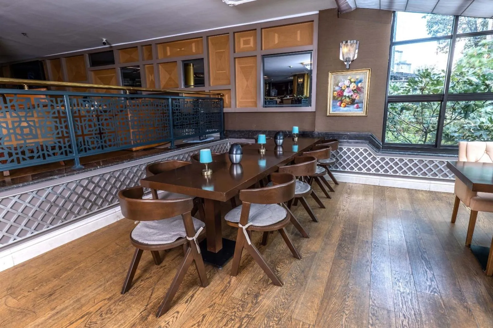 Restaurant/places to eat in Grand Star Hotel Premium